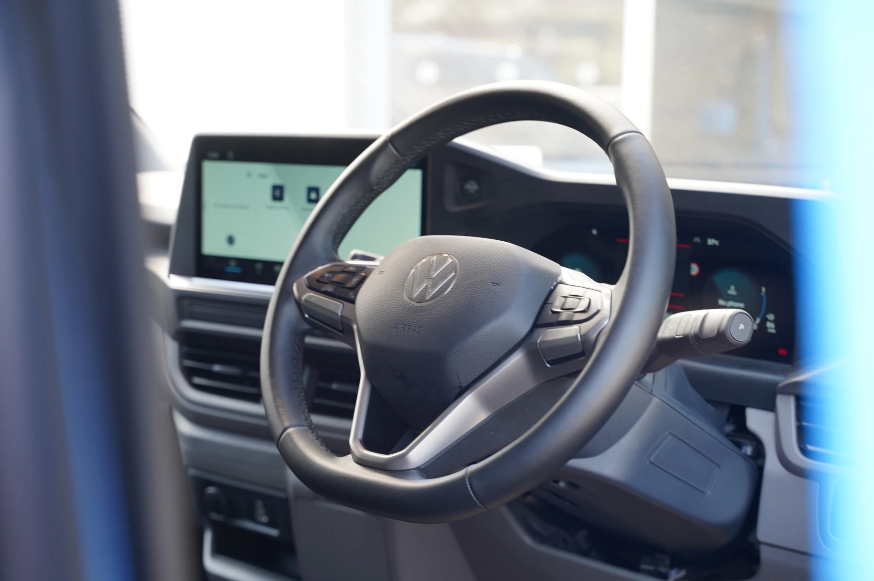 Volkswagen-Transporter-image-14