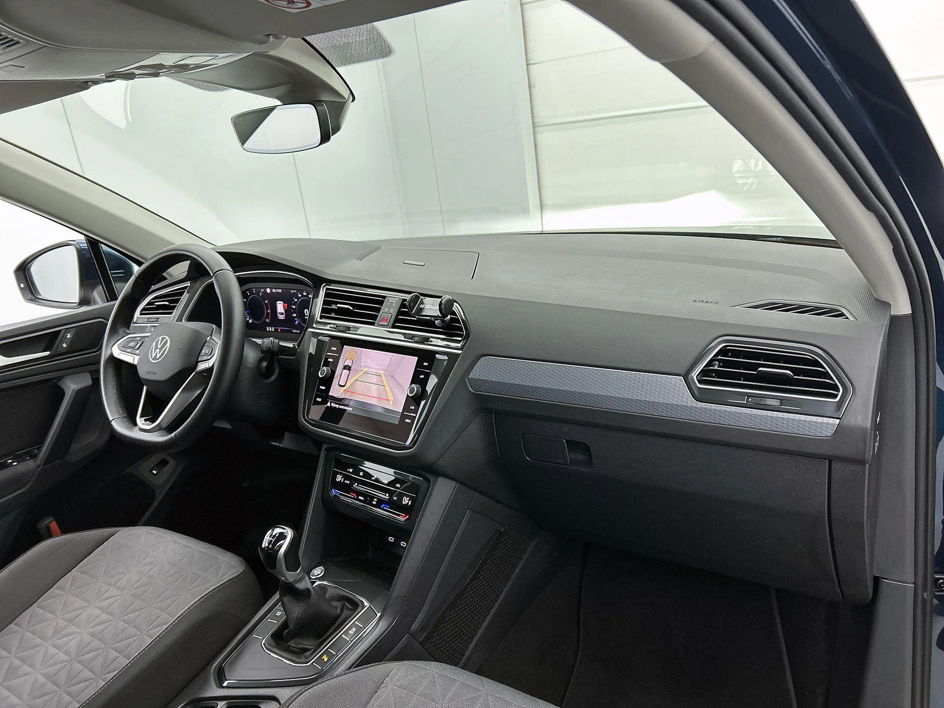 Volkswagen-Tiguan-image-16