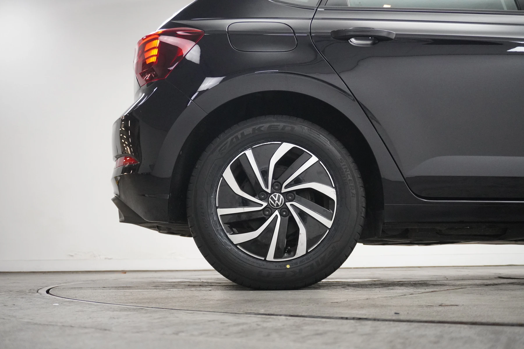 Volkswagen-Polo-image-19