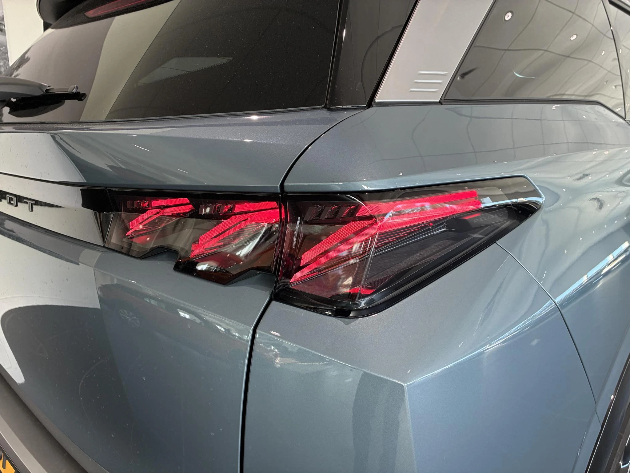 Peugeot-e-5008-image-14