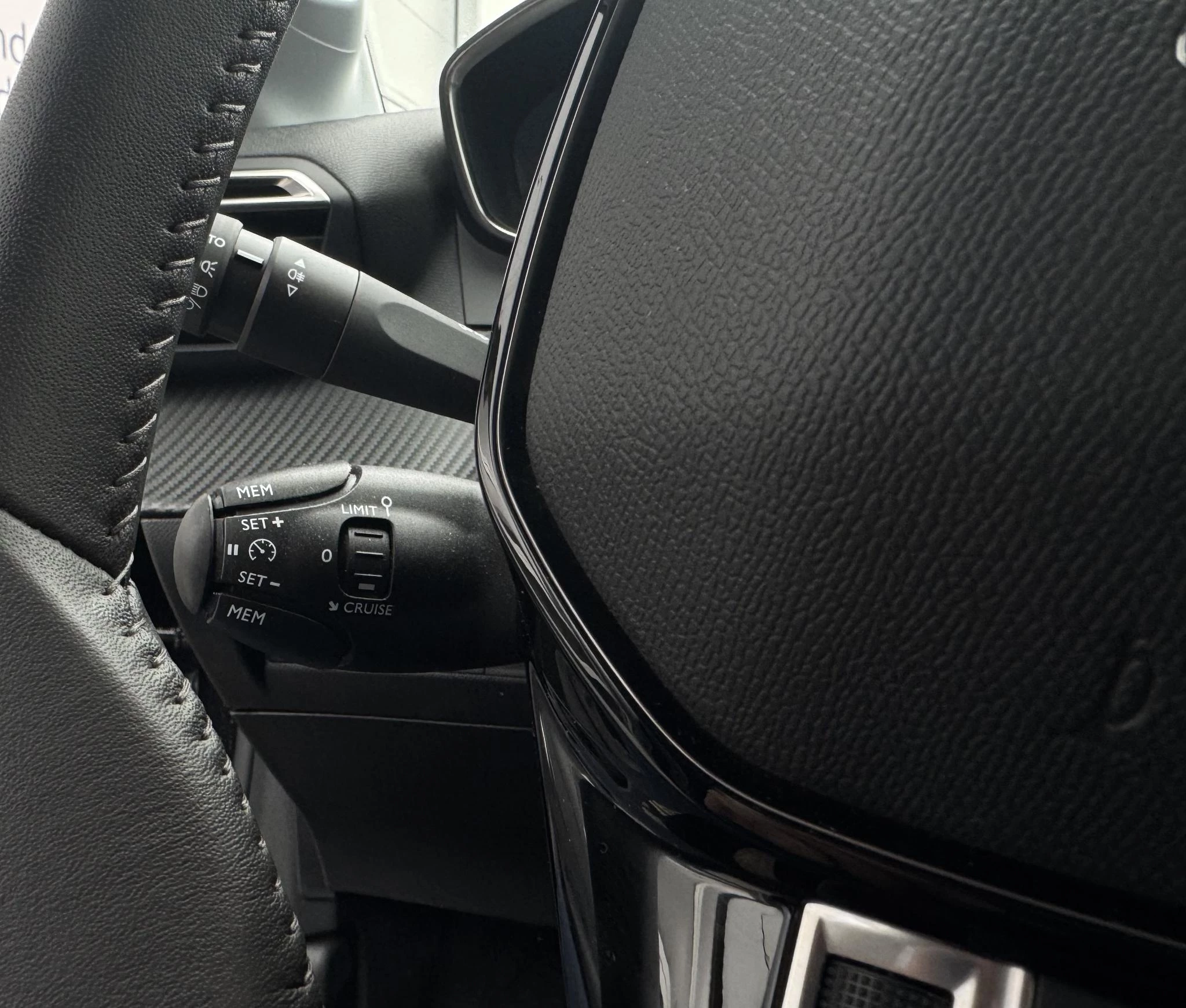 Peugeot-e-208-image-14