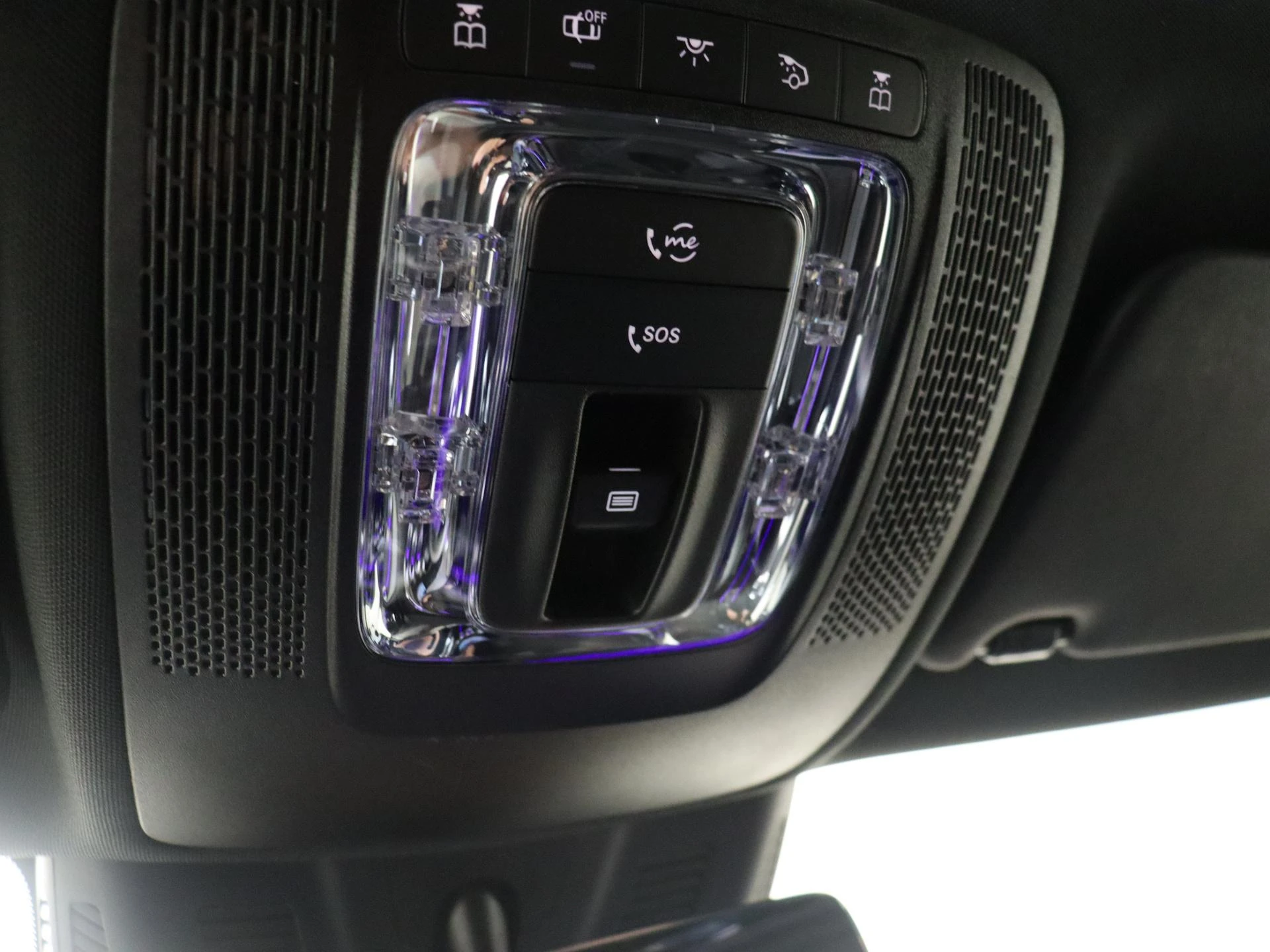 Mercedes-Benz-GLA-image-22