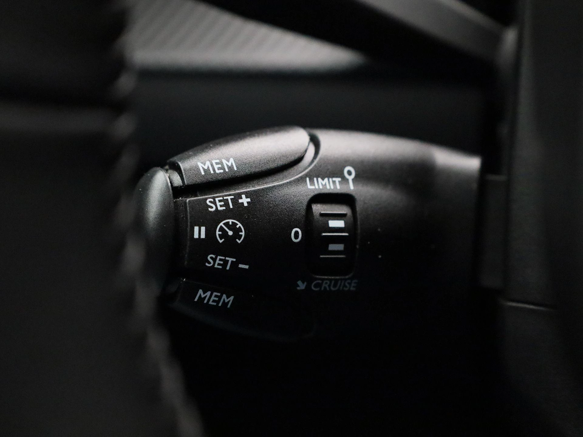 Peugeot-e-208-image-21