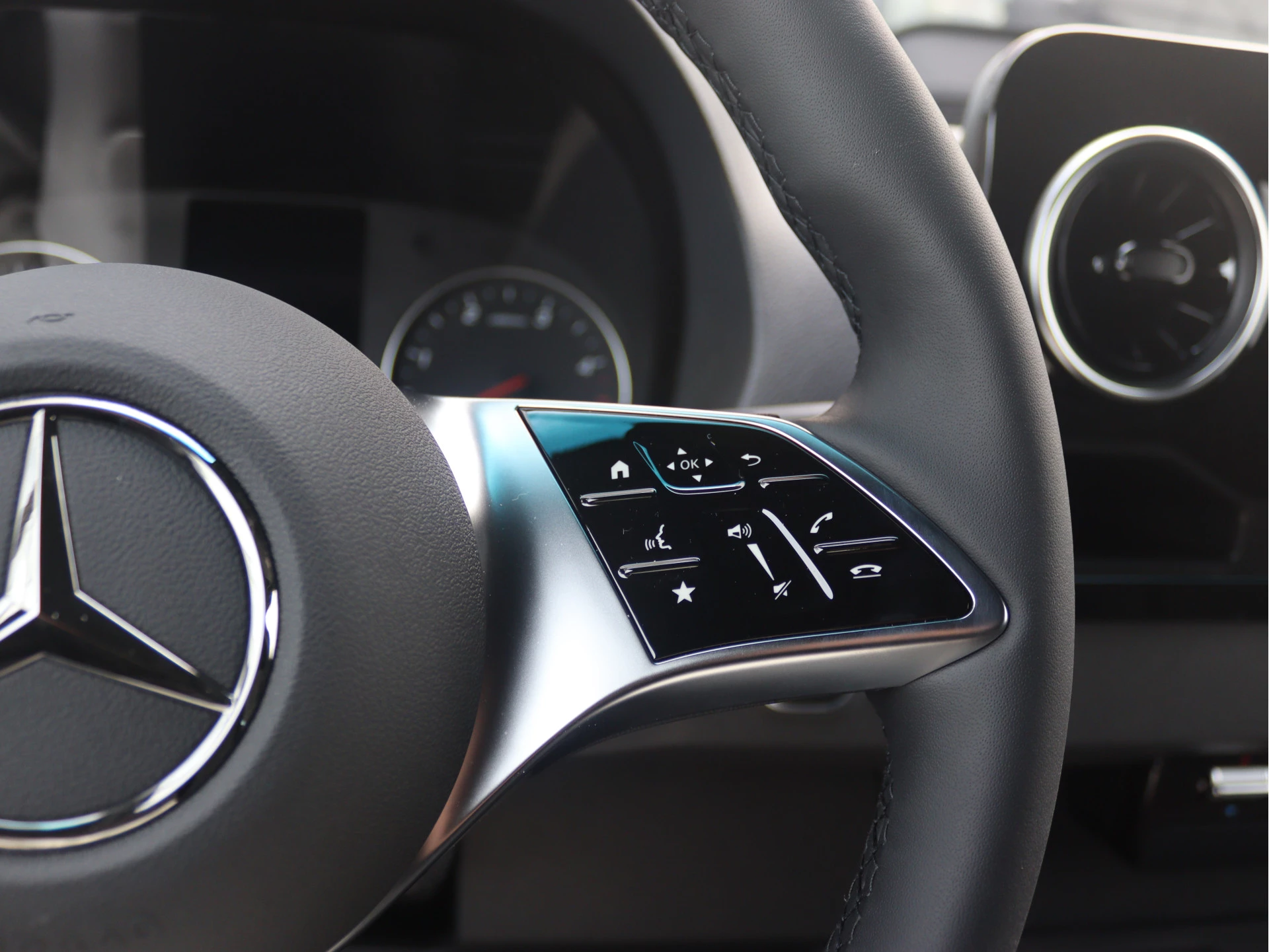 Mercedes-Benz-Sprinter-image-6