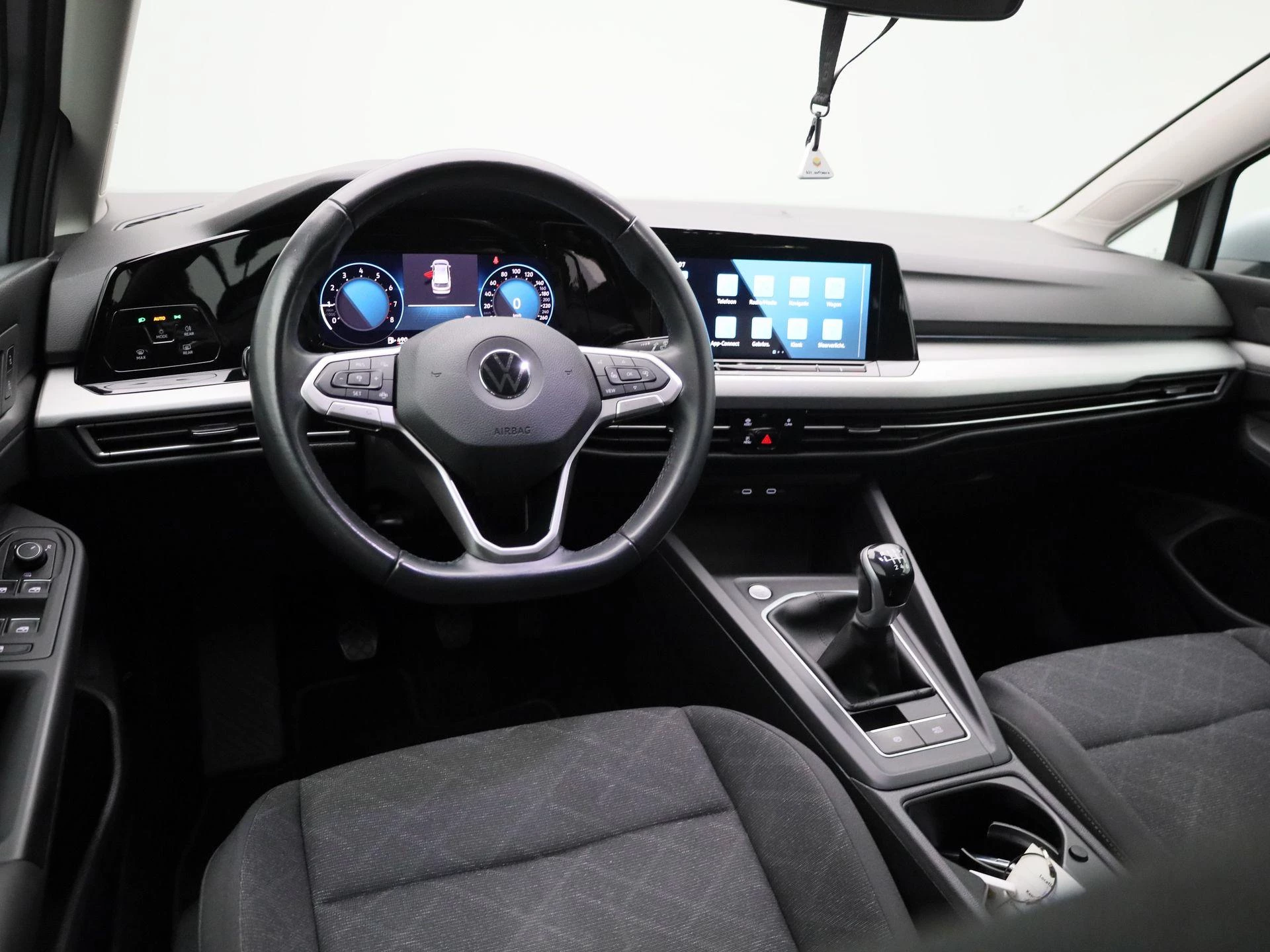 Volkswagen-Golf-image-6