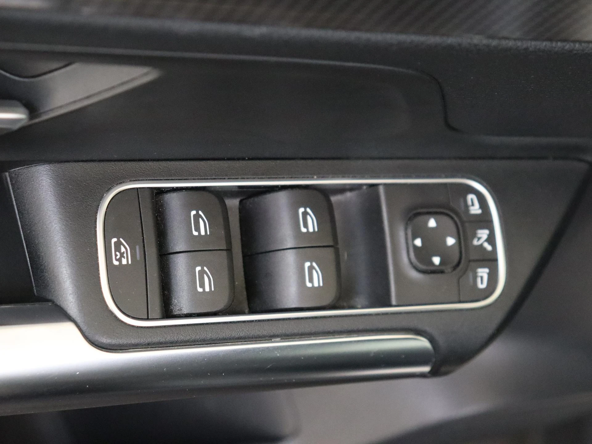Mercedes-Benz-GLA-image-26