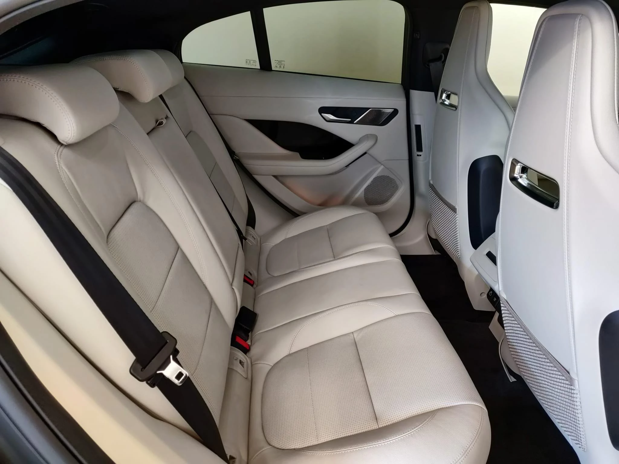 Jaguar-I-PACE-image-4