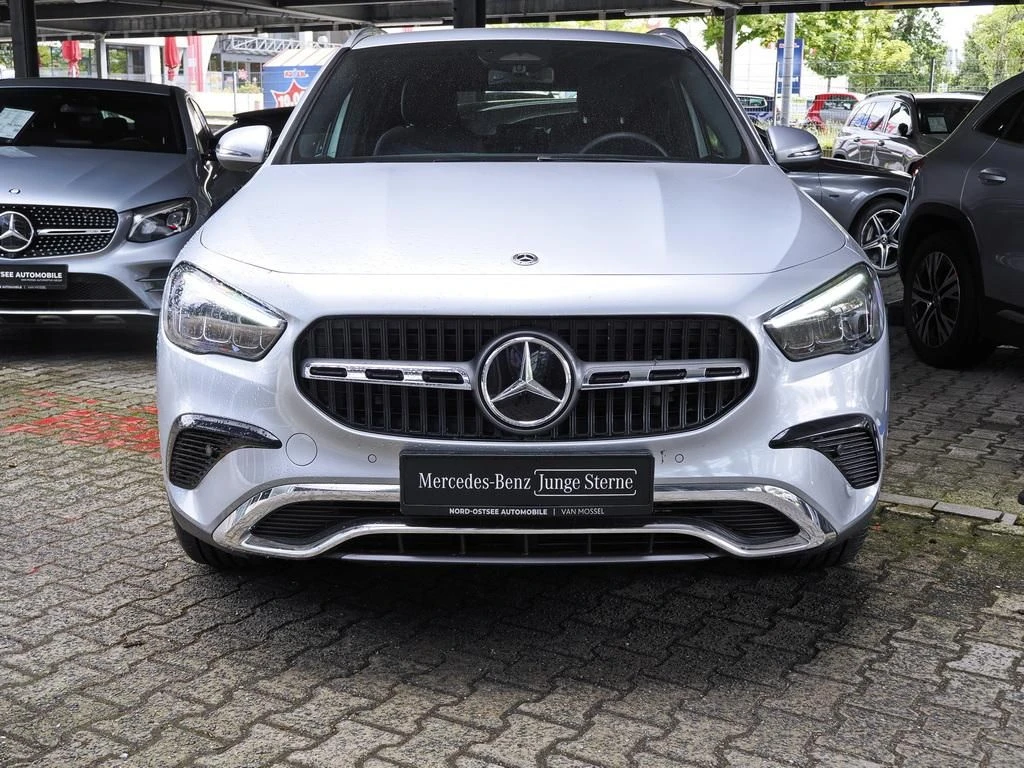 Mercedes-Benz-GLA 200 d-image-2