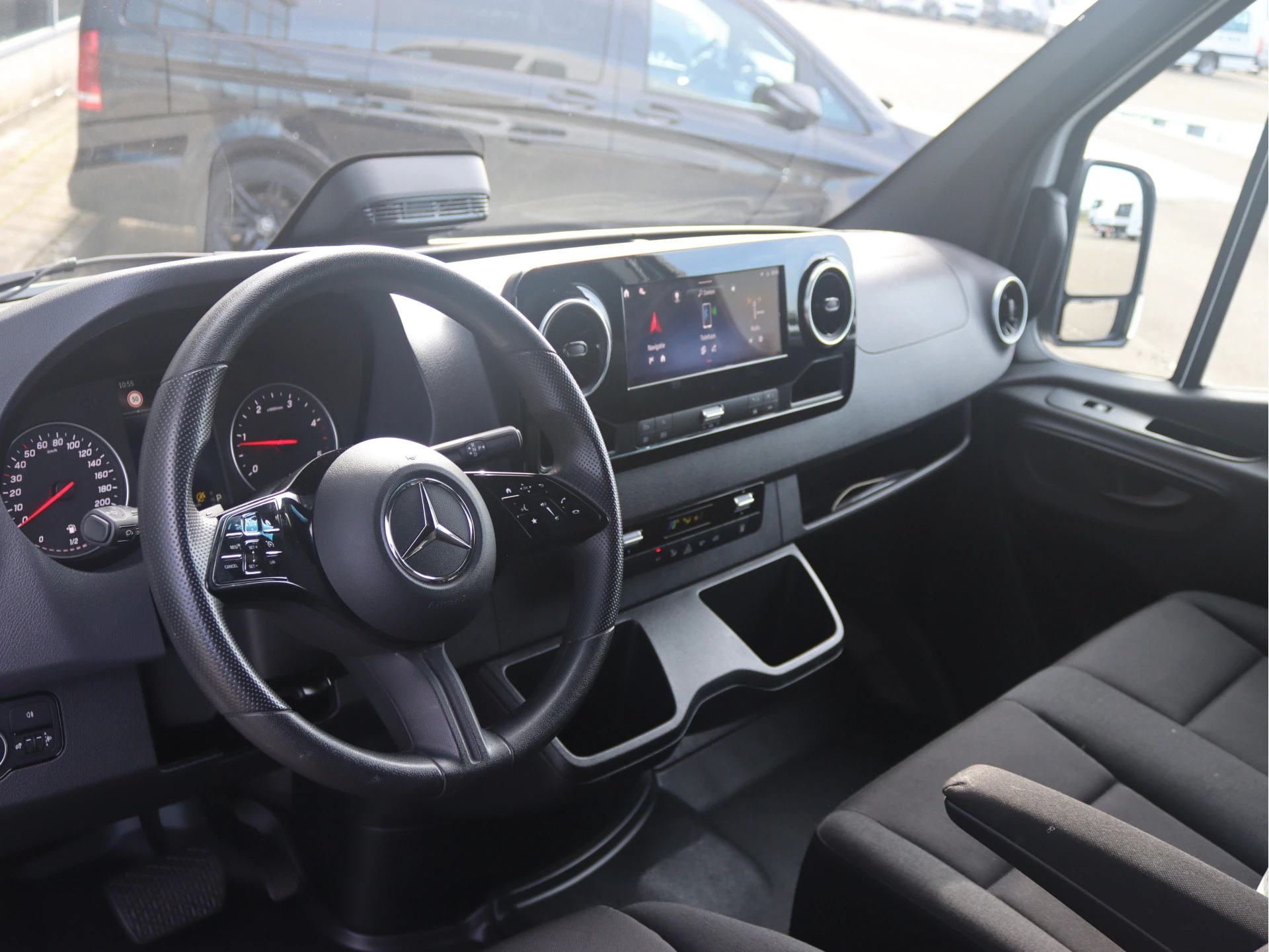 Mercedes-Benz-Sprinter-image-3