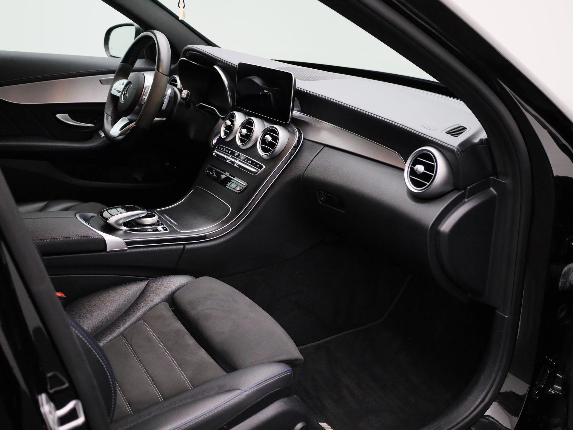 Mercedes-Benz-C-Klasse-image-38