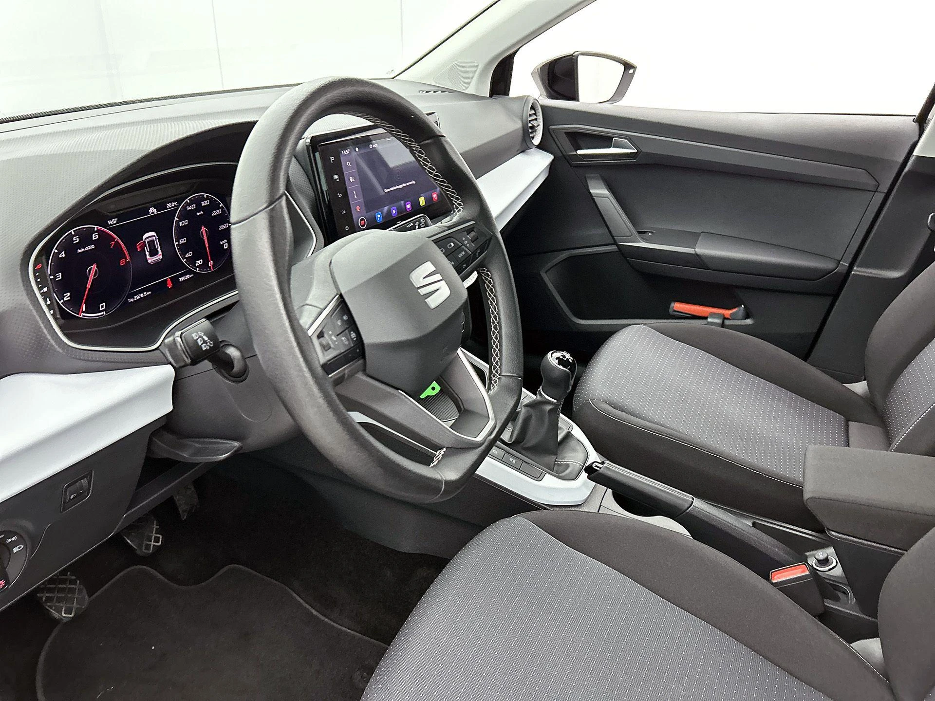 SEAT-Arona-image-19