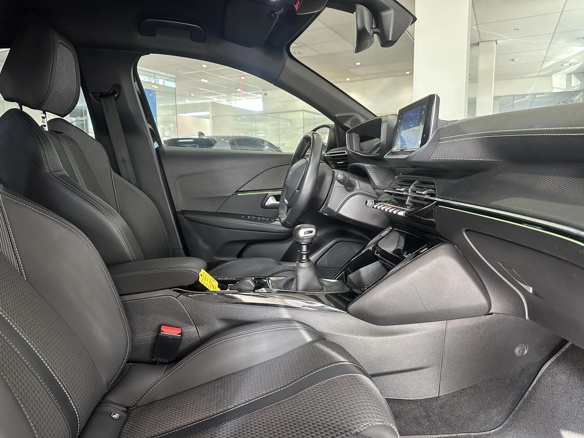 Peugeot-208-image-12