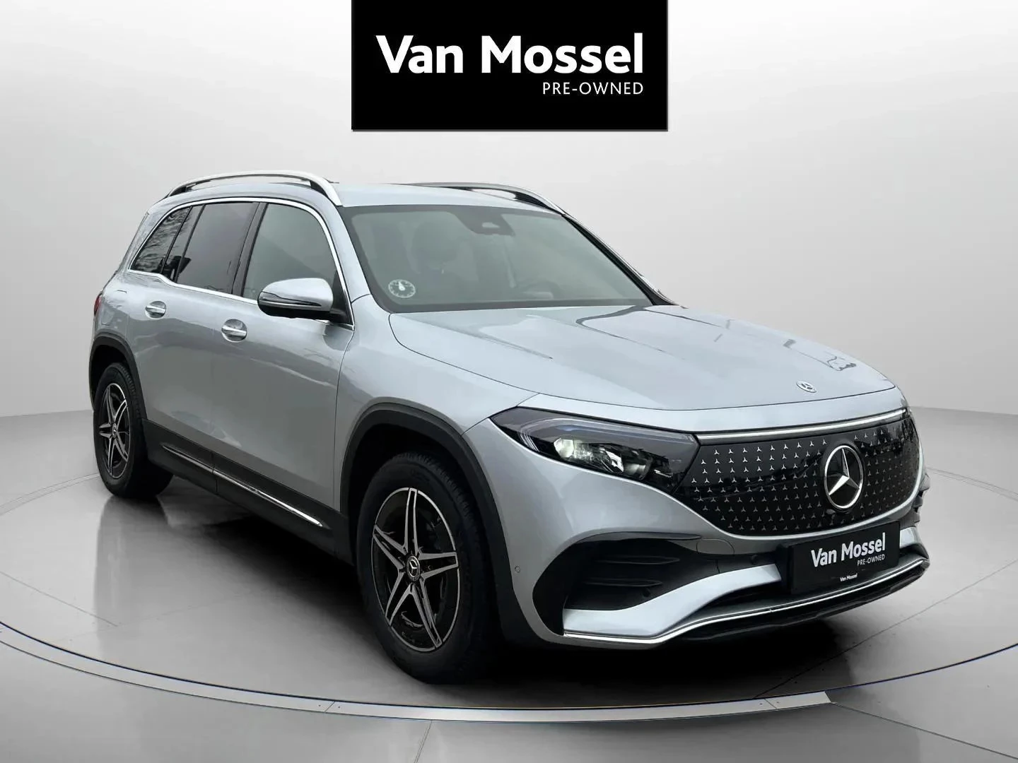 Mercedes-Benz-EQB-image-2