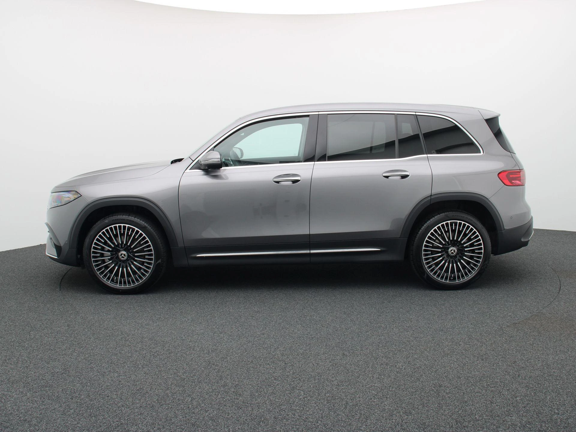 Mercedes-Benz EQB 250+ AMG LINE + HEAD UP + BURMESTER + CARPLAY +