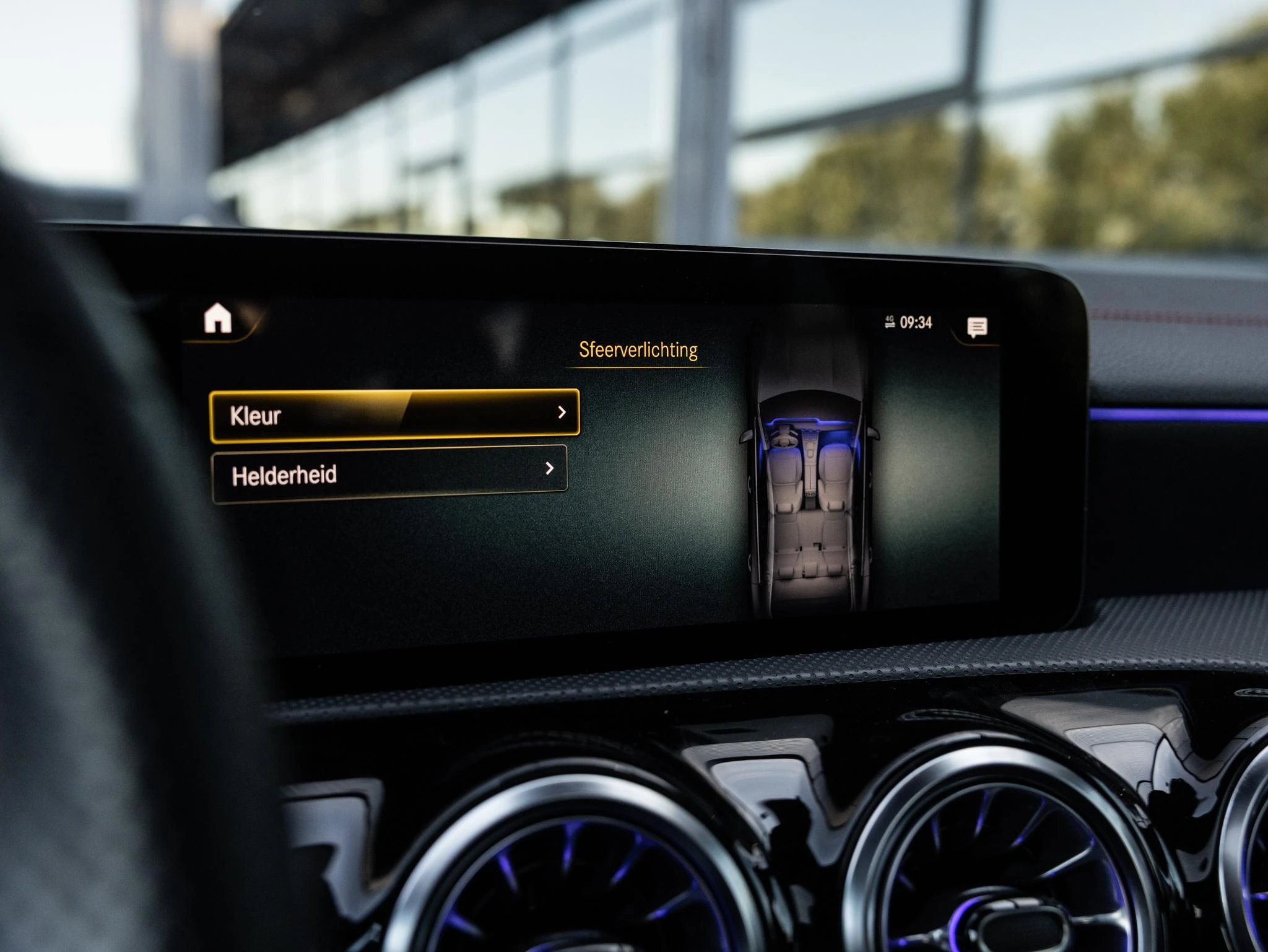 Mercedes-Benz-CLA-image-44
