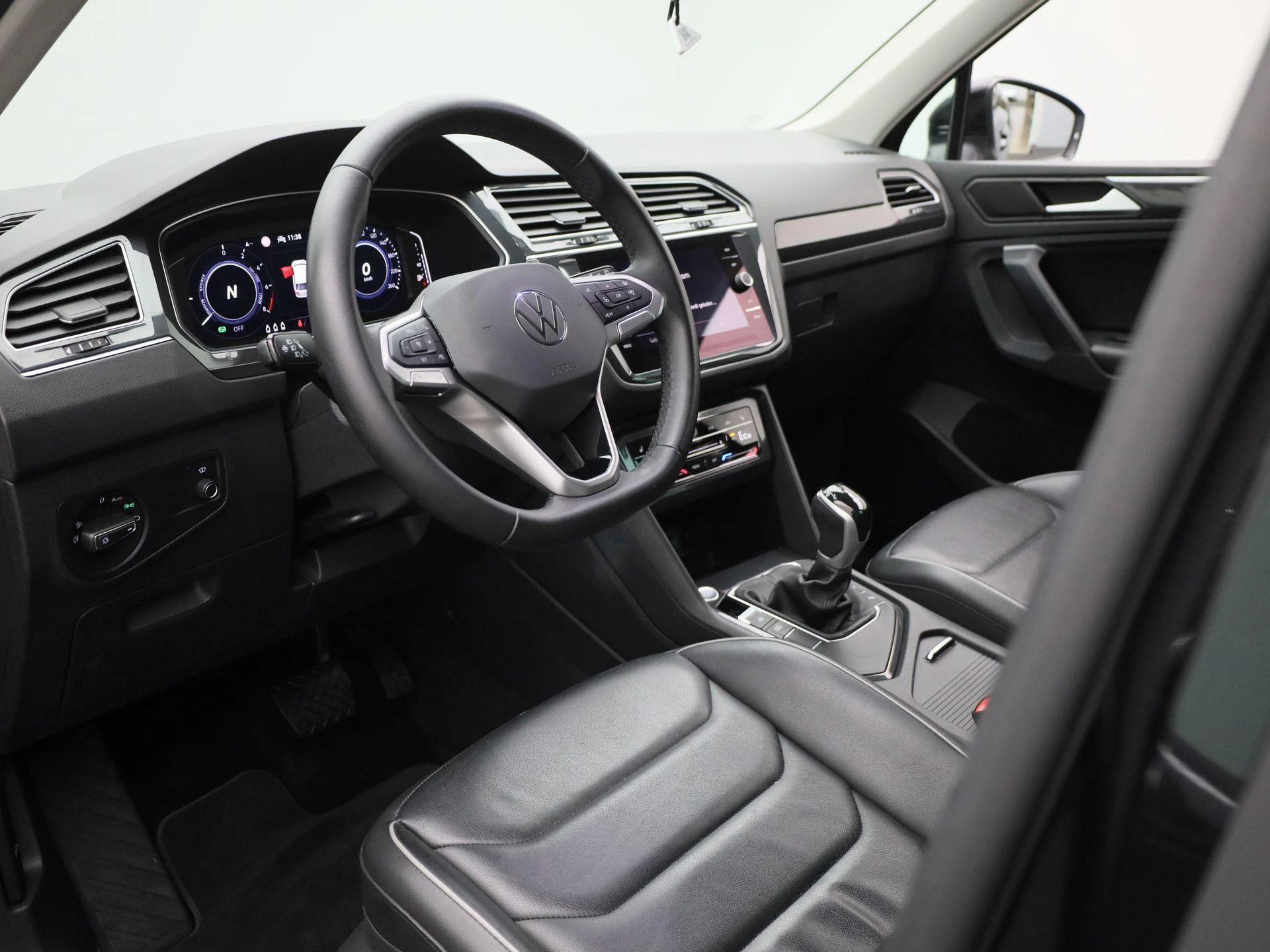 Volkswagen-Tiguan-image-17