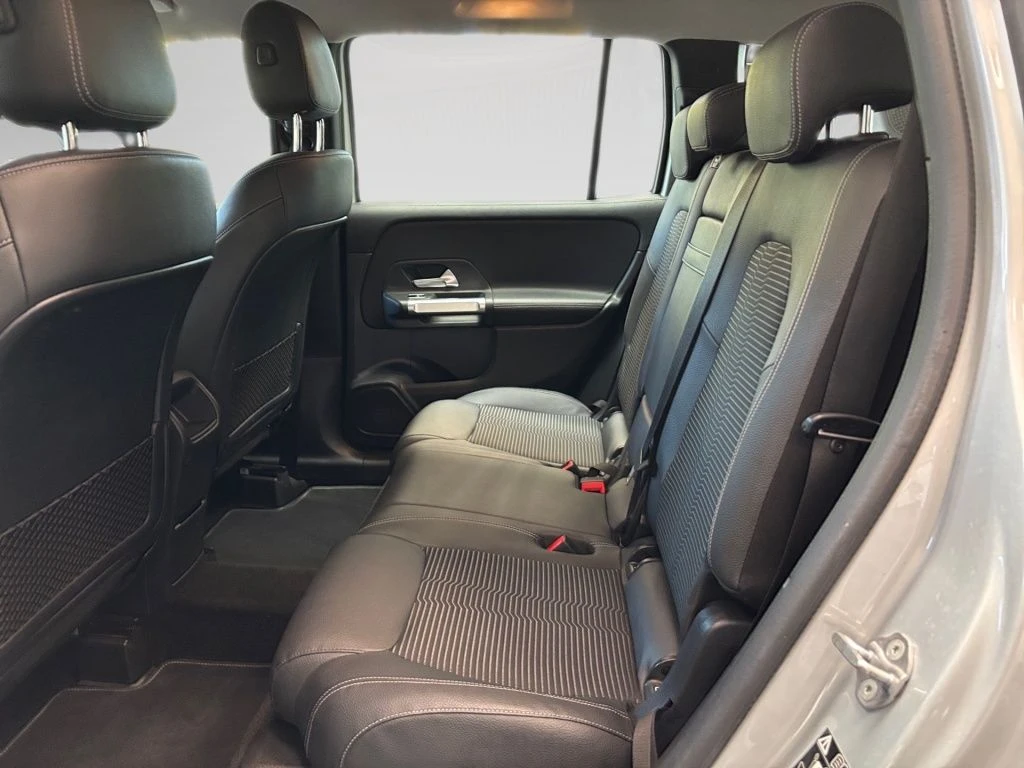 Mercedes-Benz-GLB 180 d-image-9