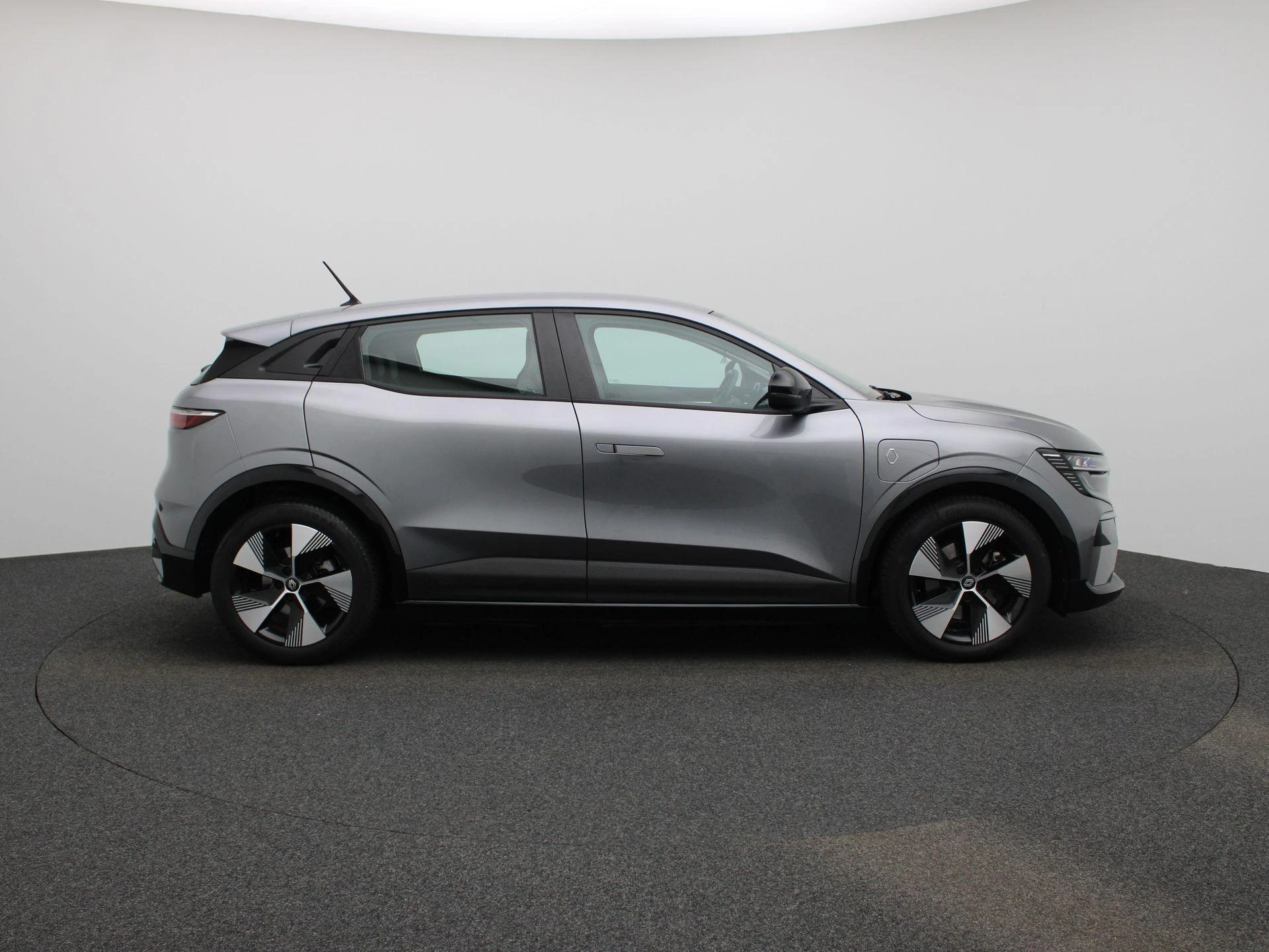 Renault-Megane E-Tech-image-5