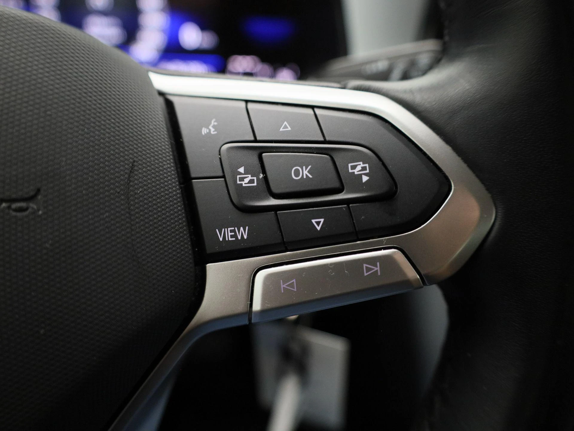 Volkswagen-T-Roc-image-16