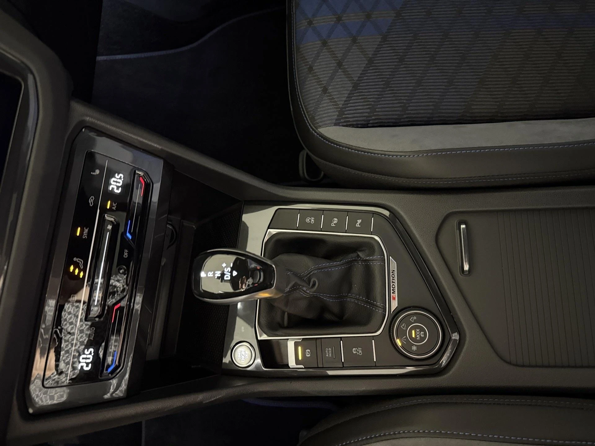 Volkswagen-Tiguan-image-8