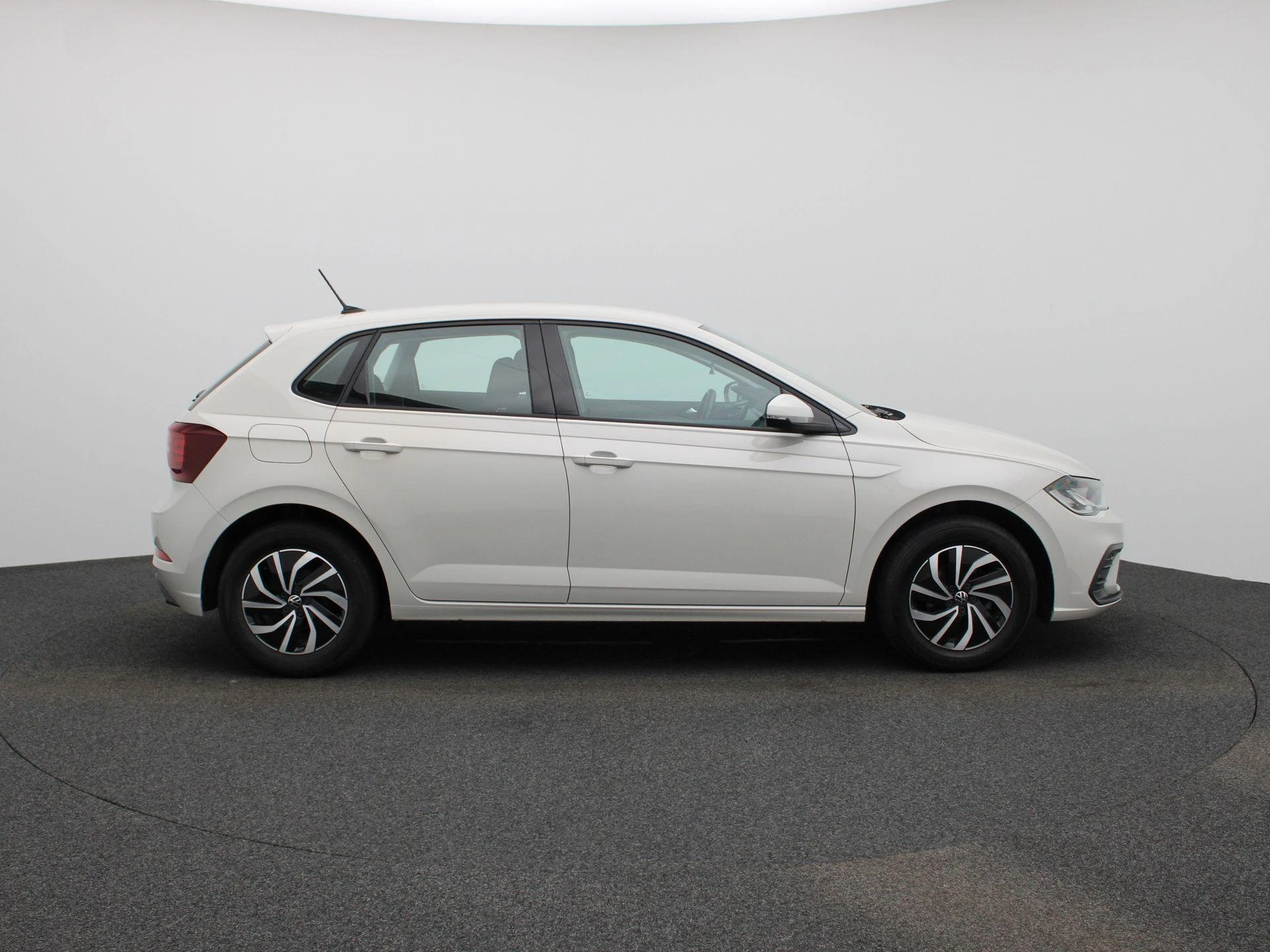 Volkswagen-Polo-image-5