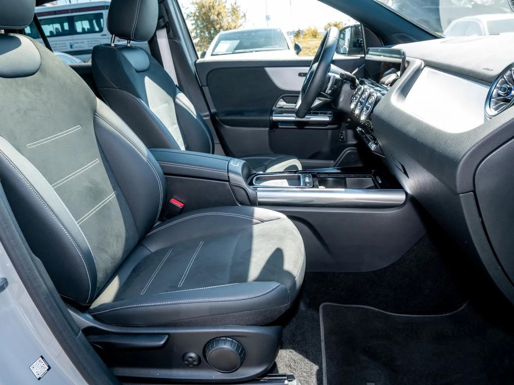 Mercedes-Benz-GLA 200 d-image-11