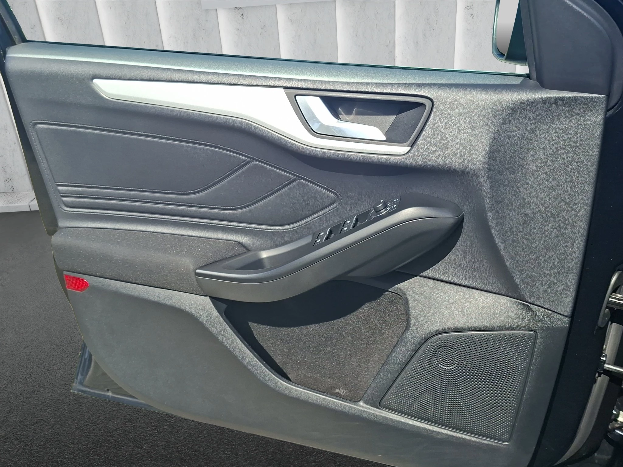 Ford Focus Cool & Connect 1.5 EB Aut. | LED | AHK | Pano | RFK | SHZ | Navi