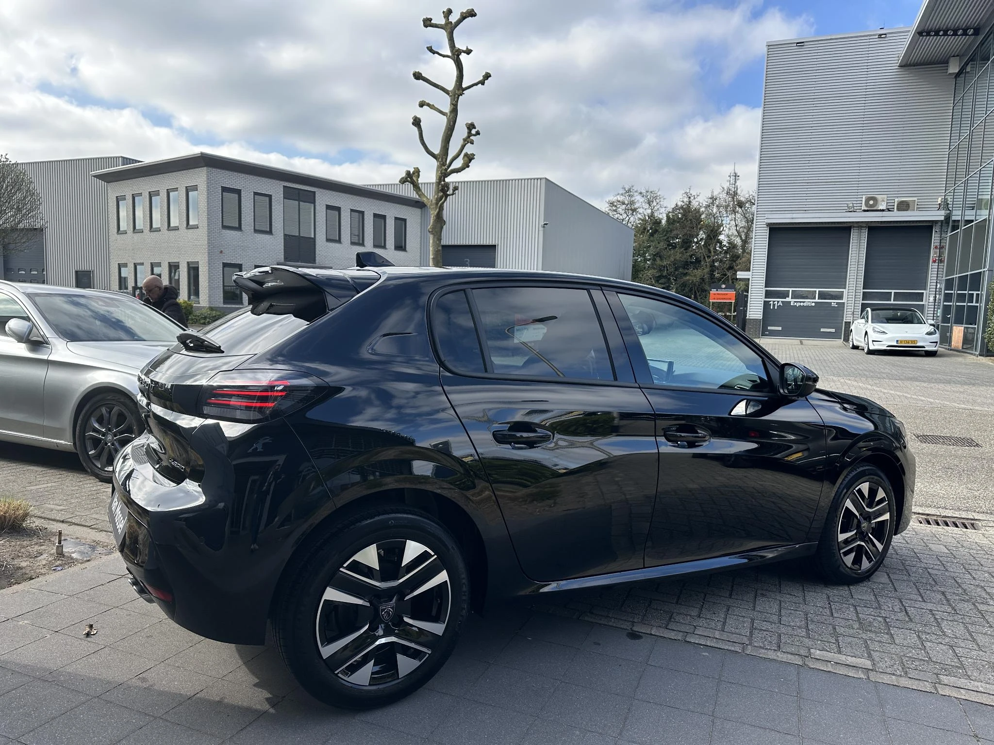 Peugeot-e-208-image-5