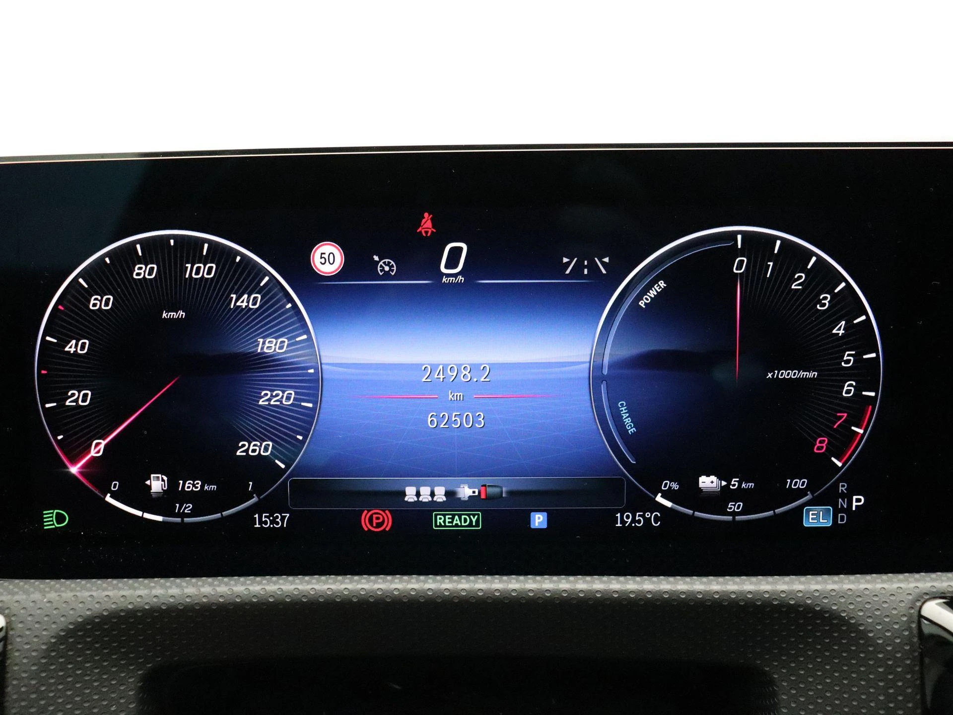 Mercedes-Benz-CLA-image-24