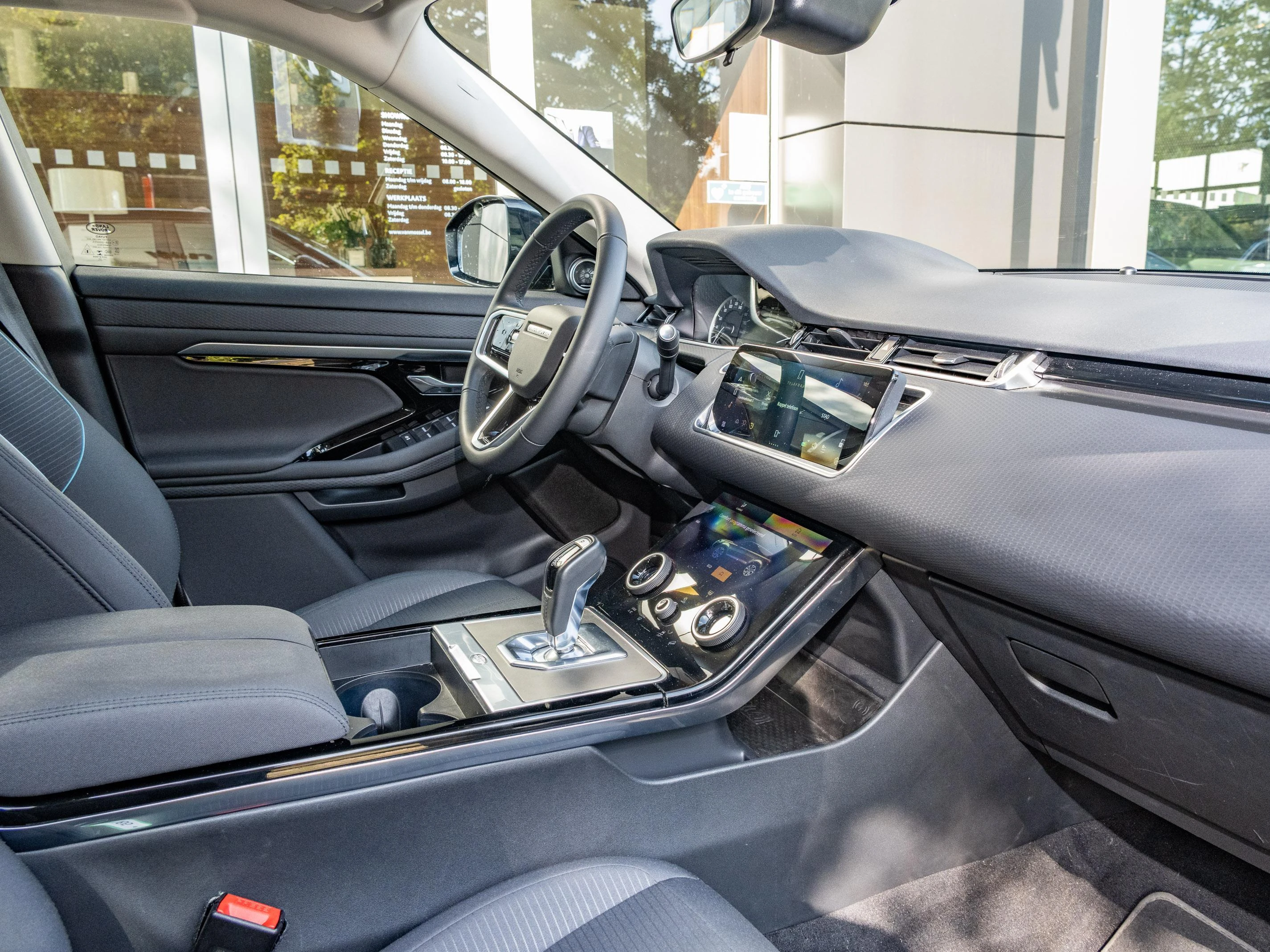 Land Rover-Range Rover Evoque-image-17