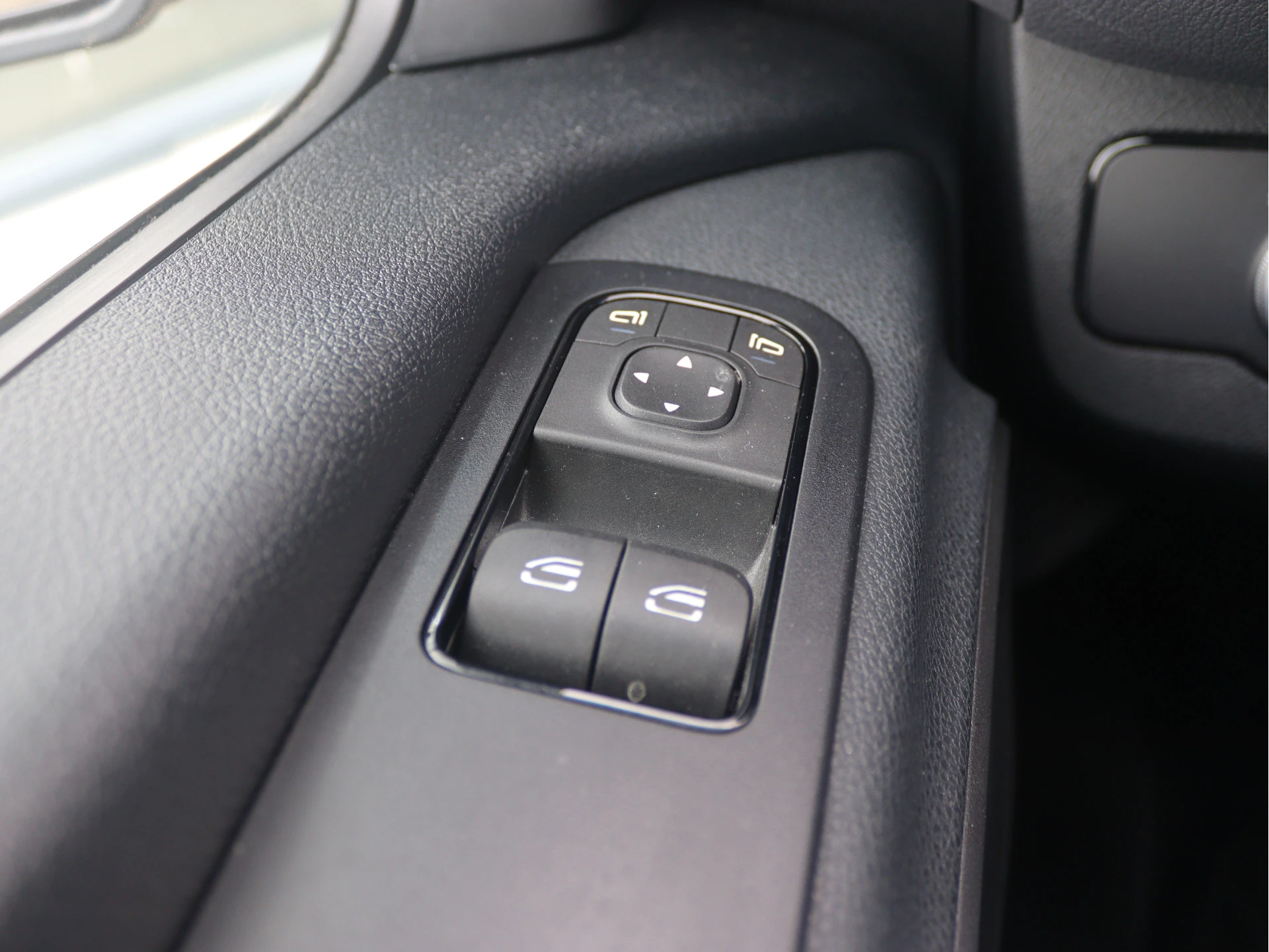 Mercedes-Benz-Sprinter-image-4