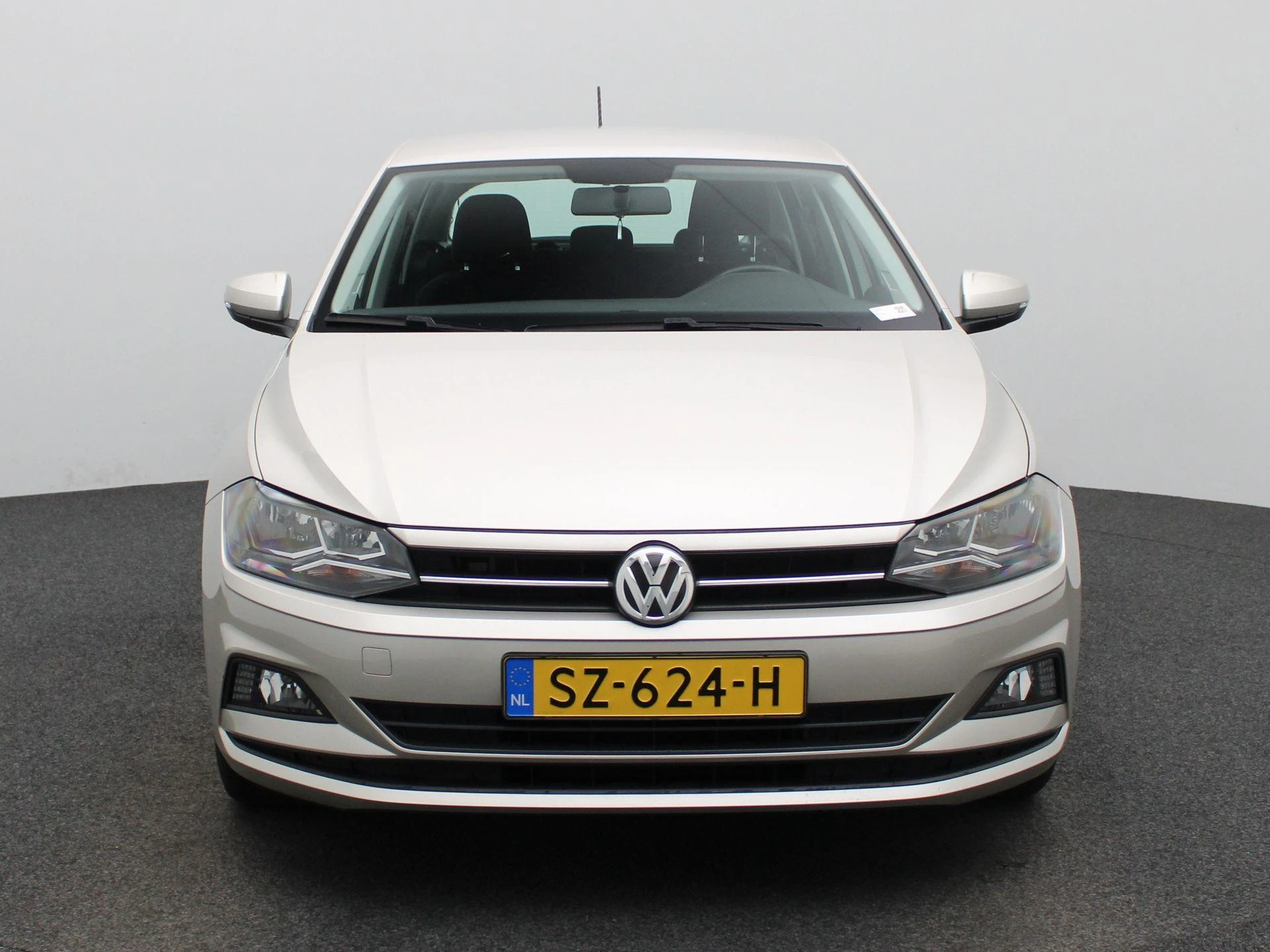 Volkswagen-Polo-image-2