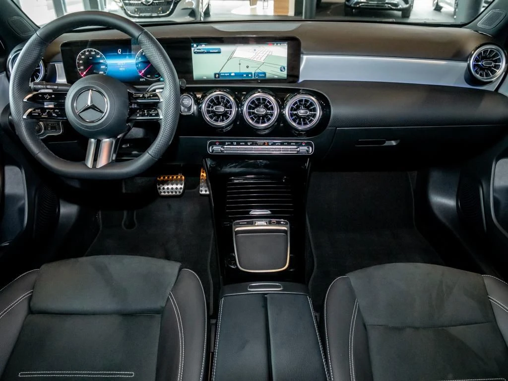 Mercedes-Benz-A-Klasse 200-image-12