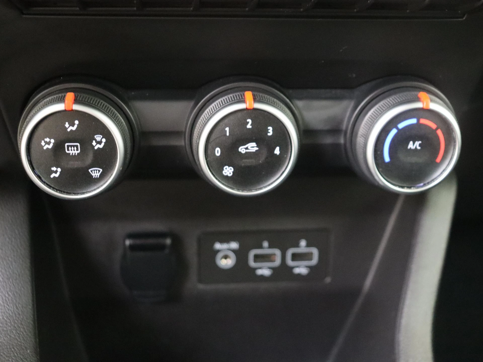 Renault-Clio-image-15