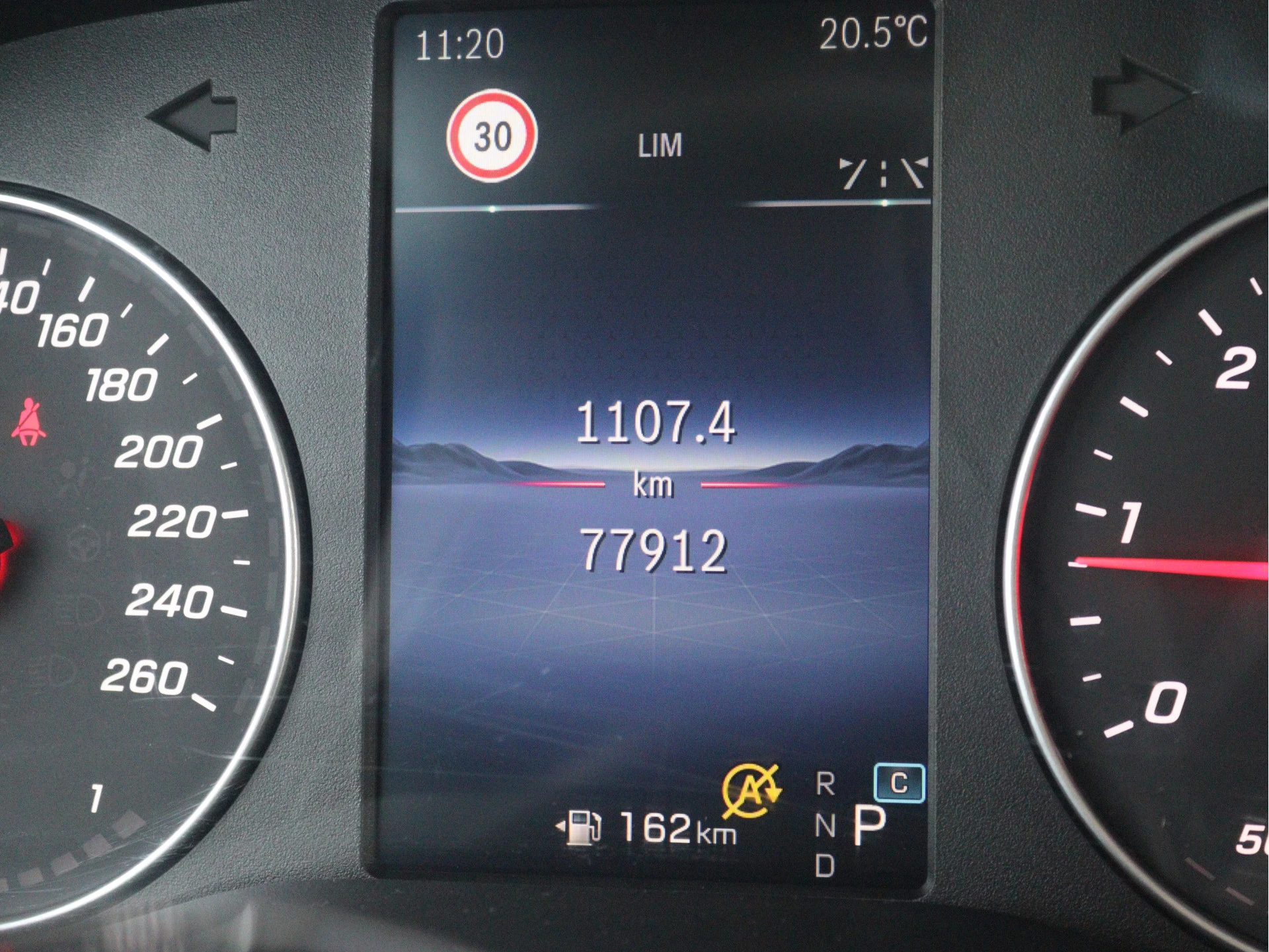 Mercedes-Benz-Vito-image-5