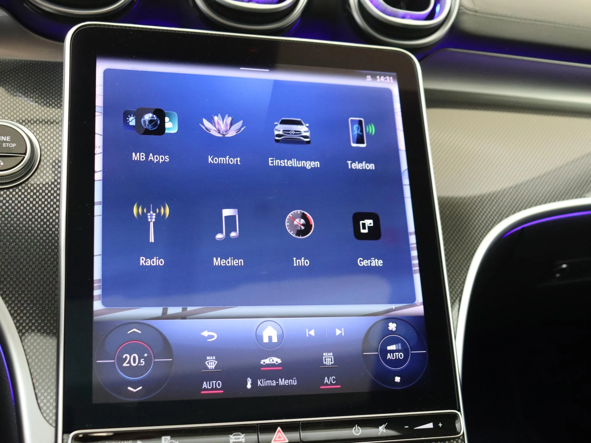 Mercedes-Benz-C-Klasse-image-15