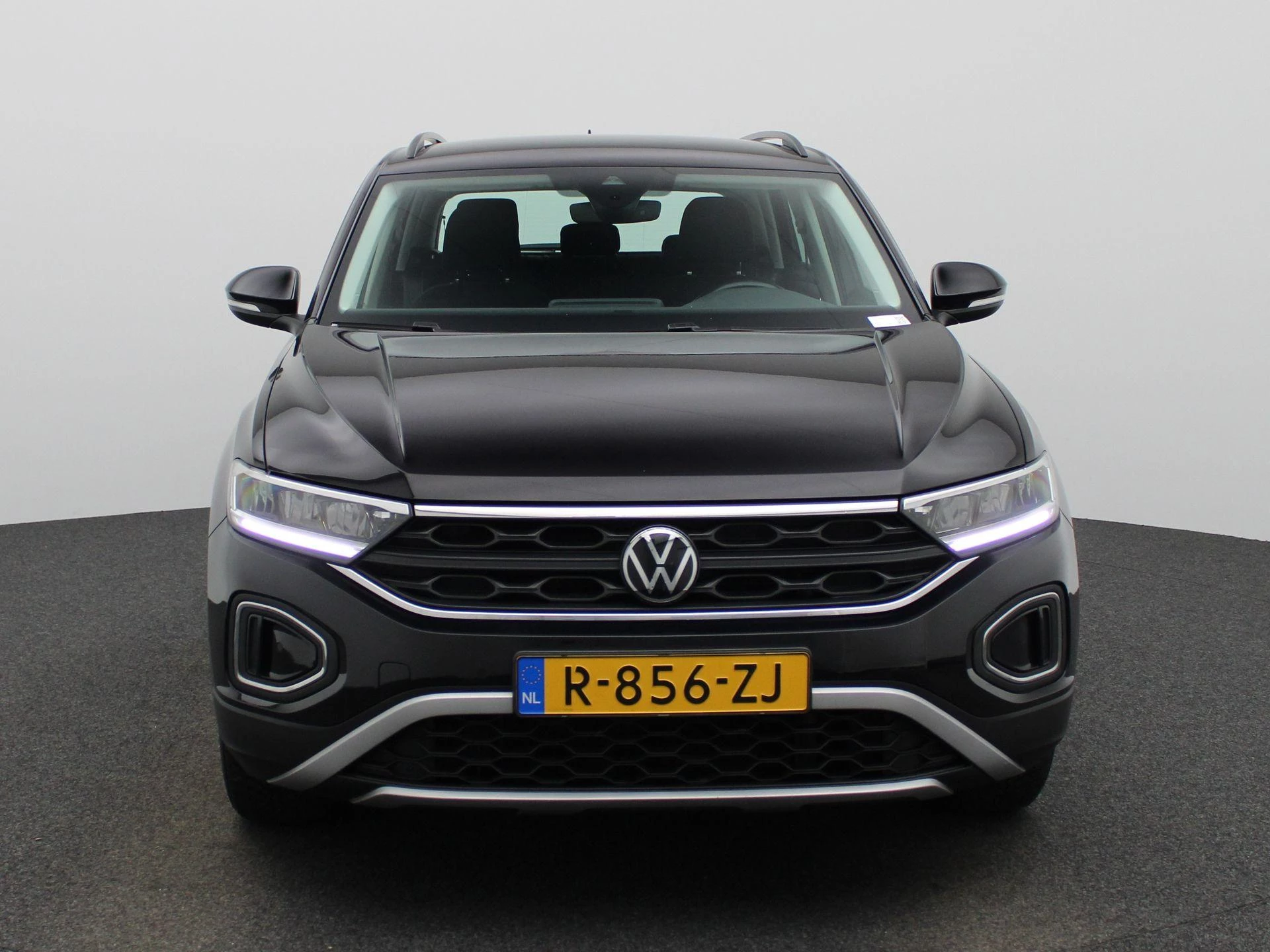 Volkswagen-T-Roc-image-2