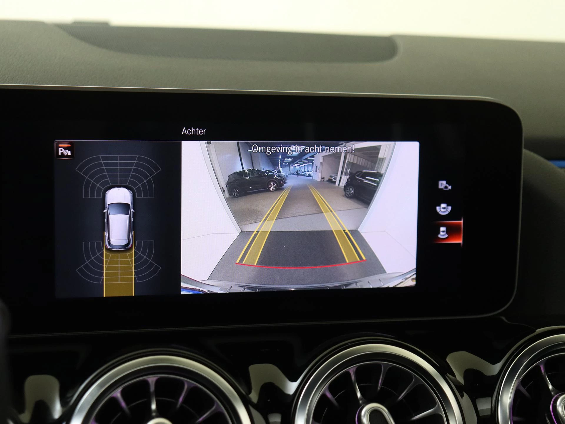 Mercedes-Benz-GLA-image-18