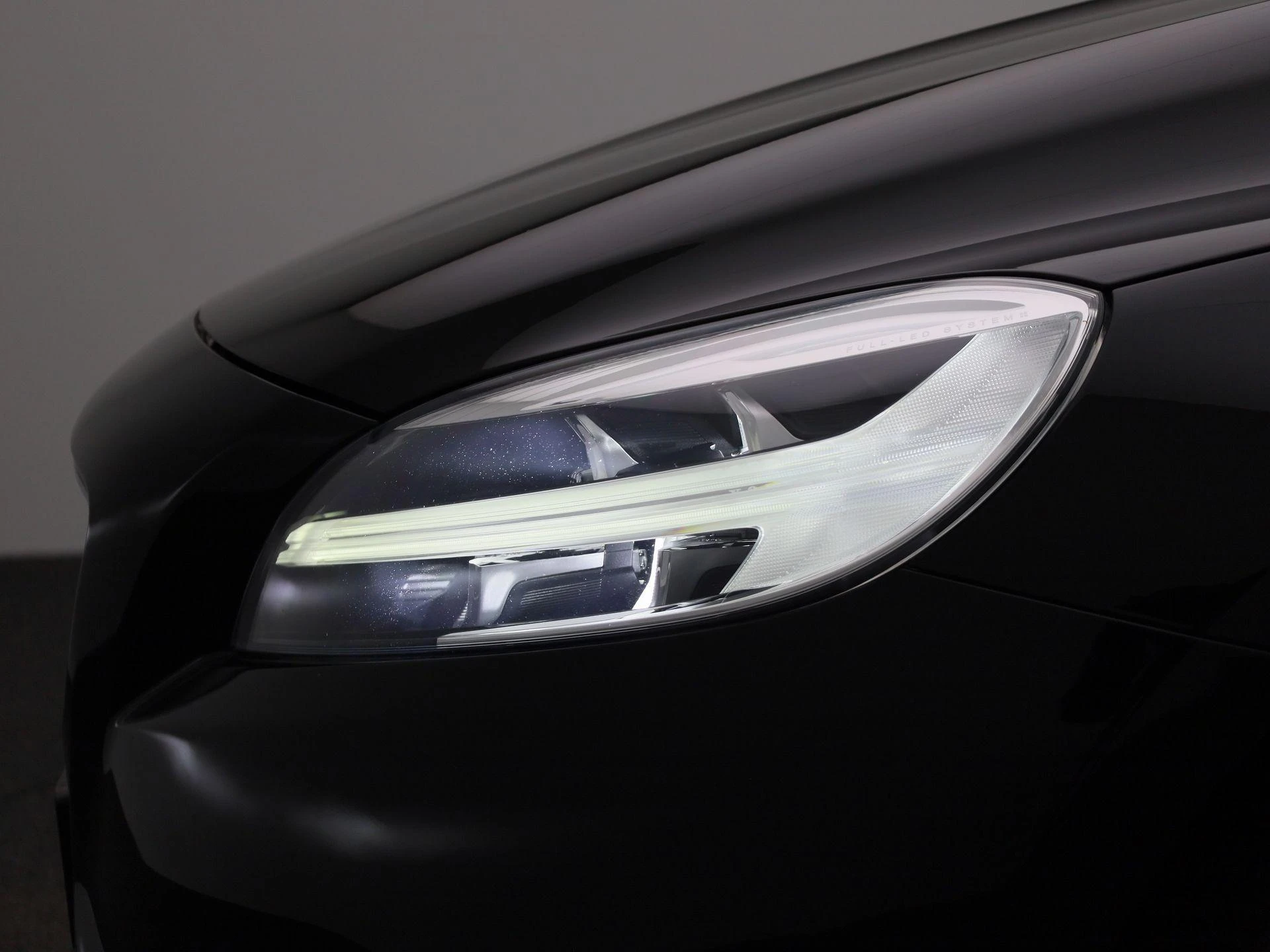 Volvo-V40-image-15