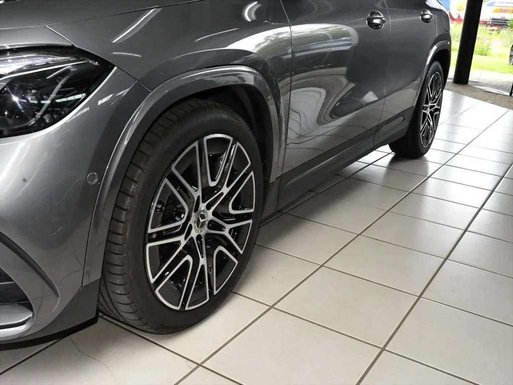 Mercedes-Benz-GLA 200 d-image-5