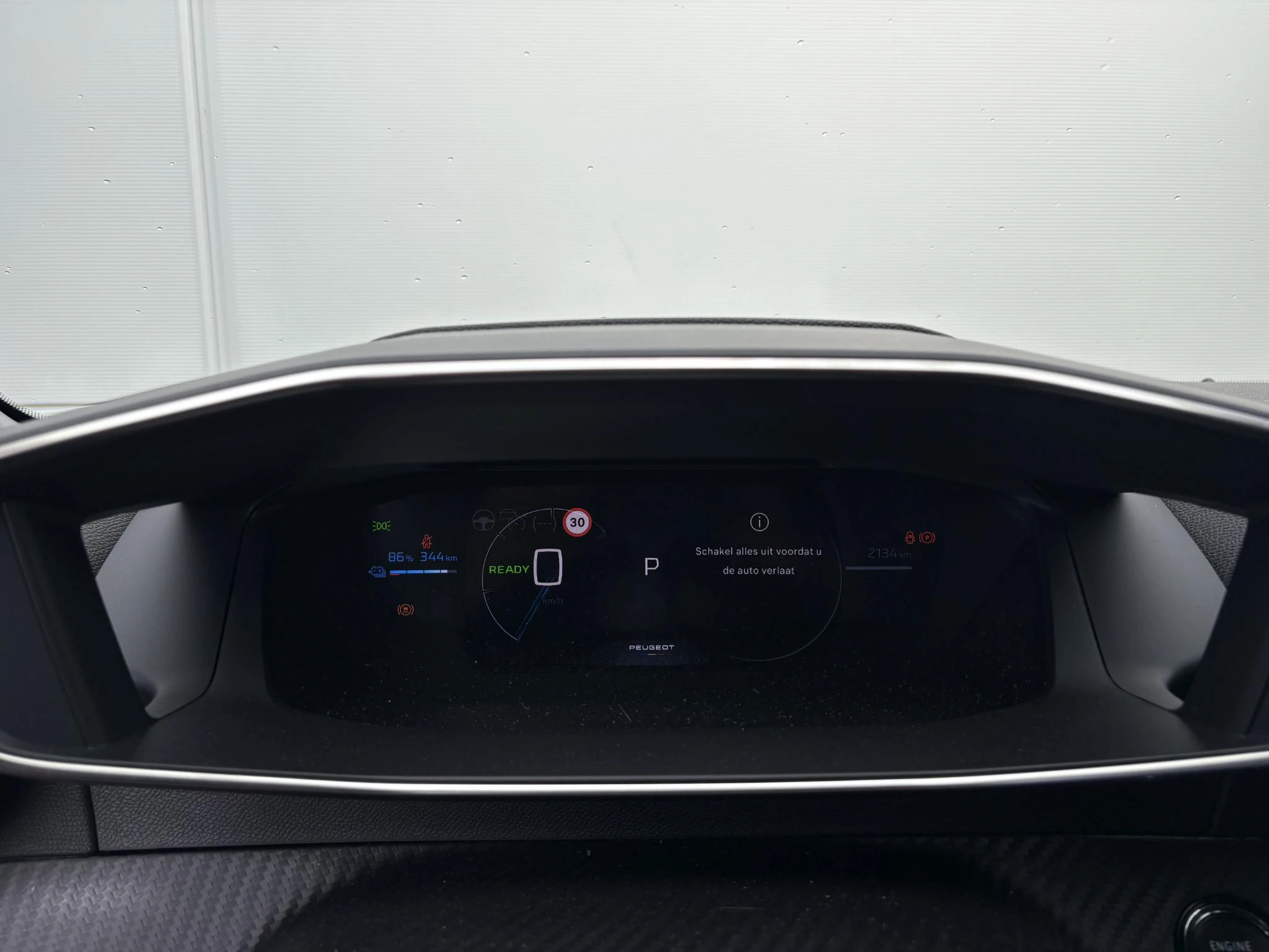 Peugeot-e-2008-image-12