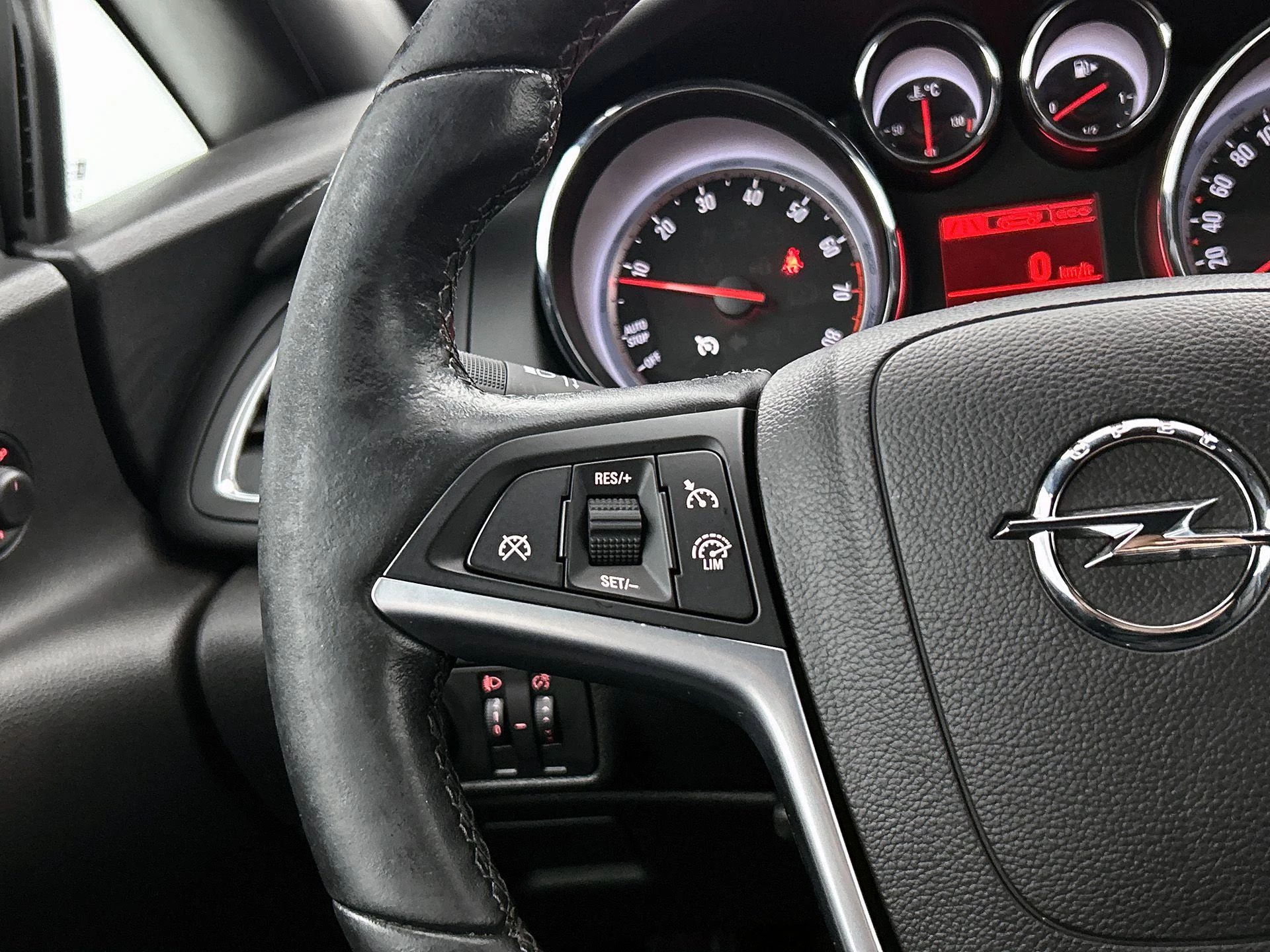 Opel-Cascada-image-5