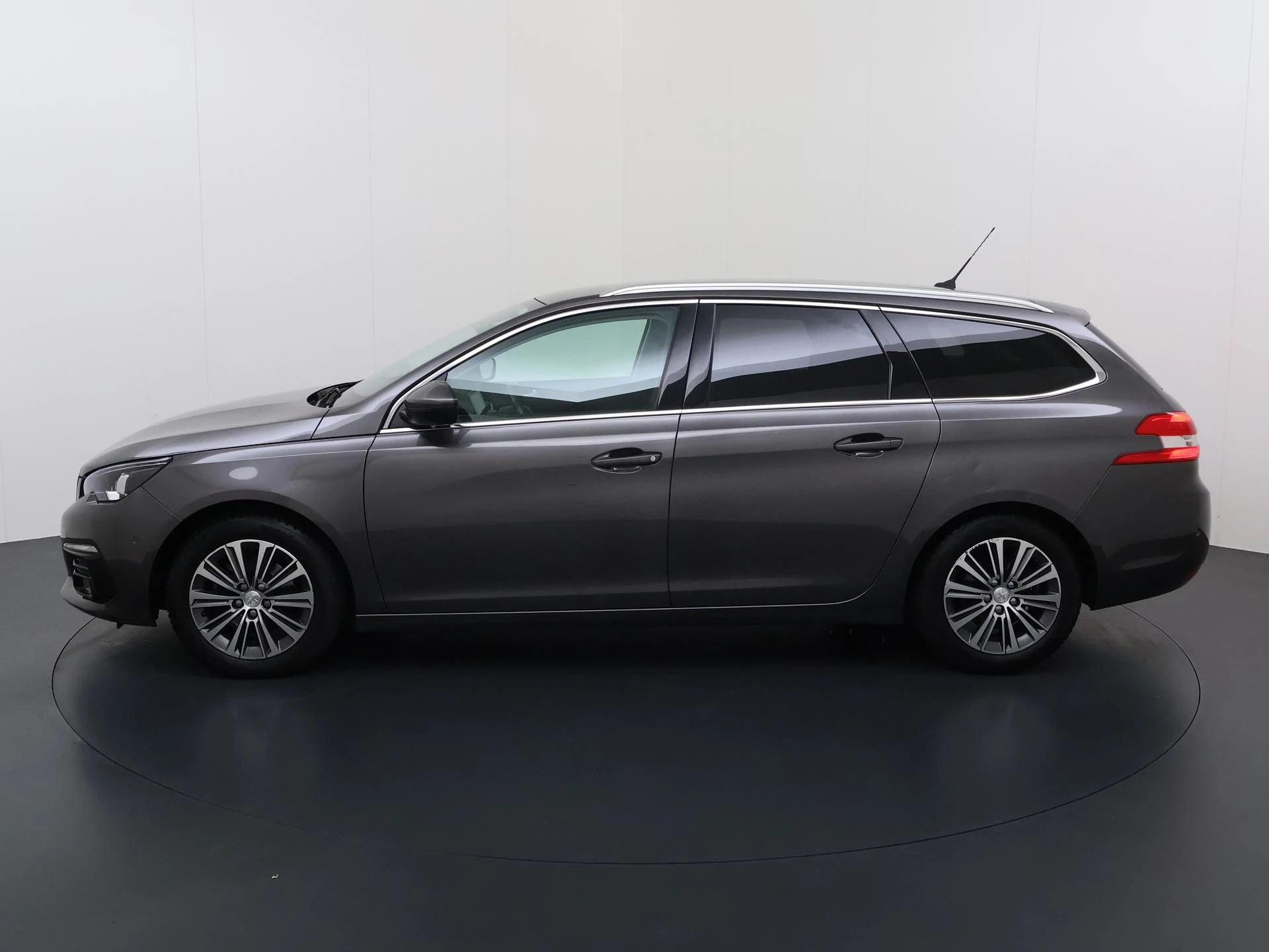 Peugeot-308-image-2