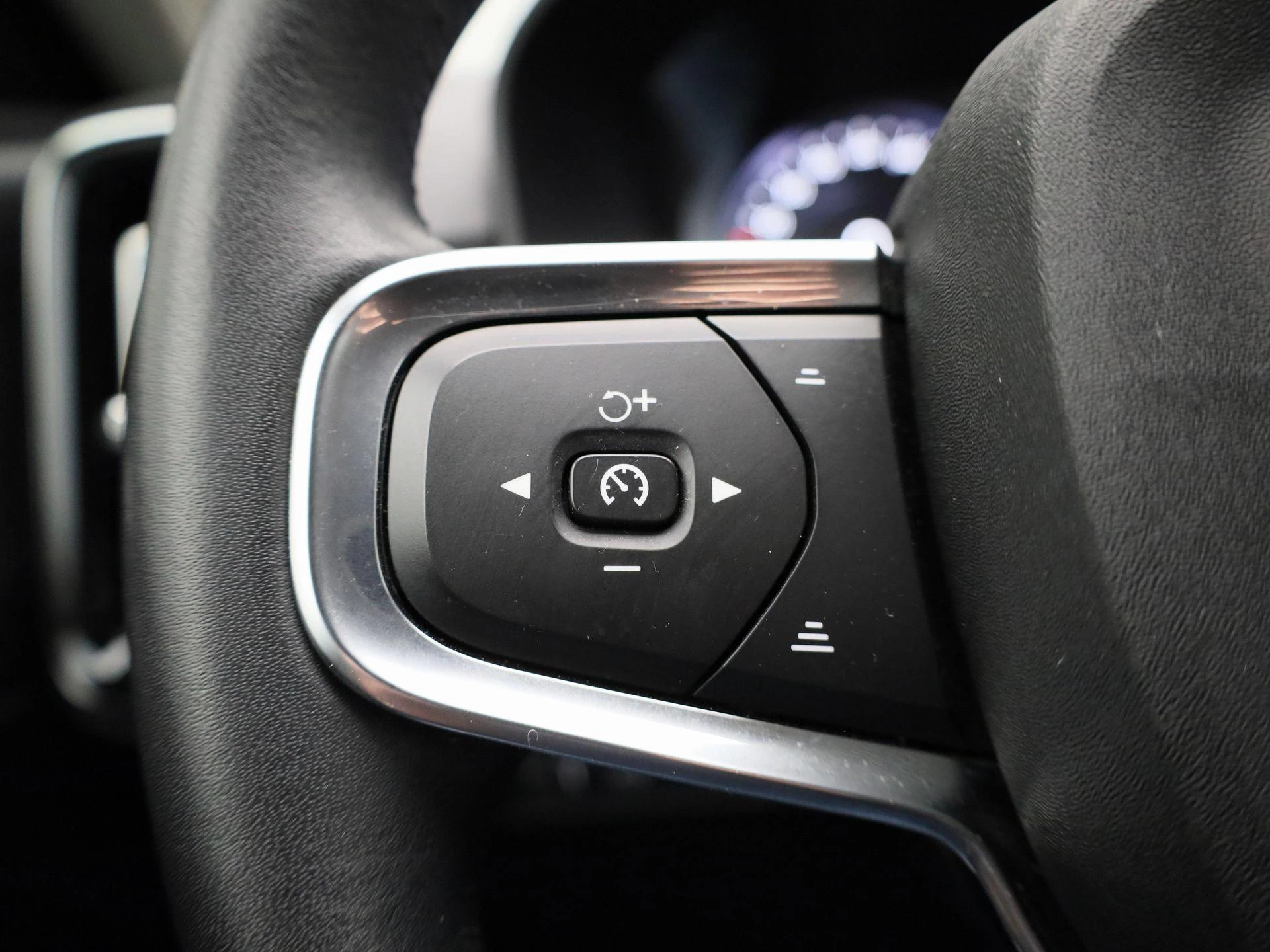 Volvo-XC40-image-20