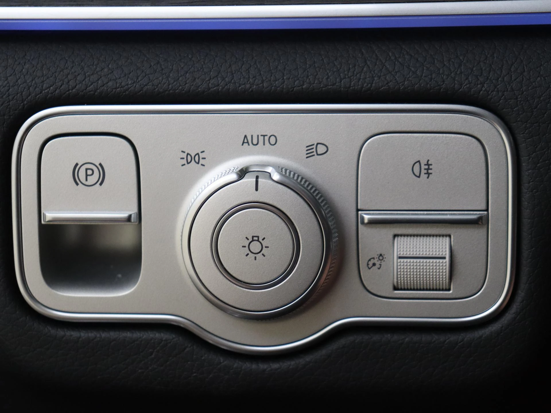 Mercedes-Benz-GLE-image-25