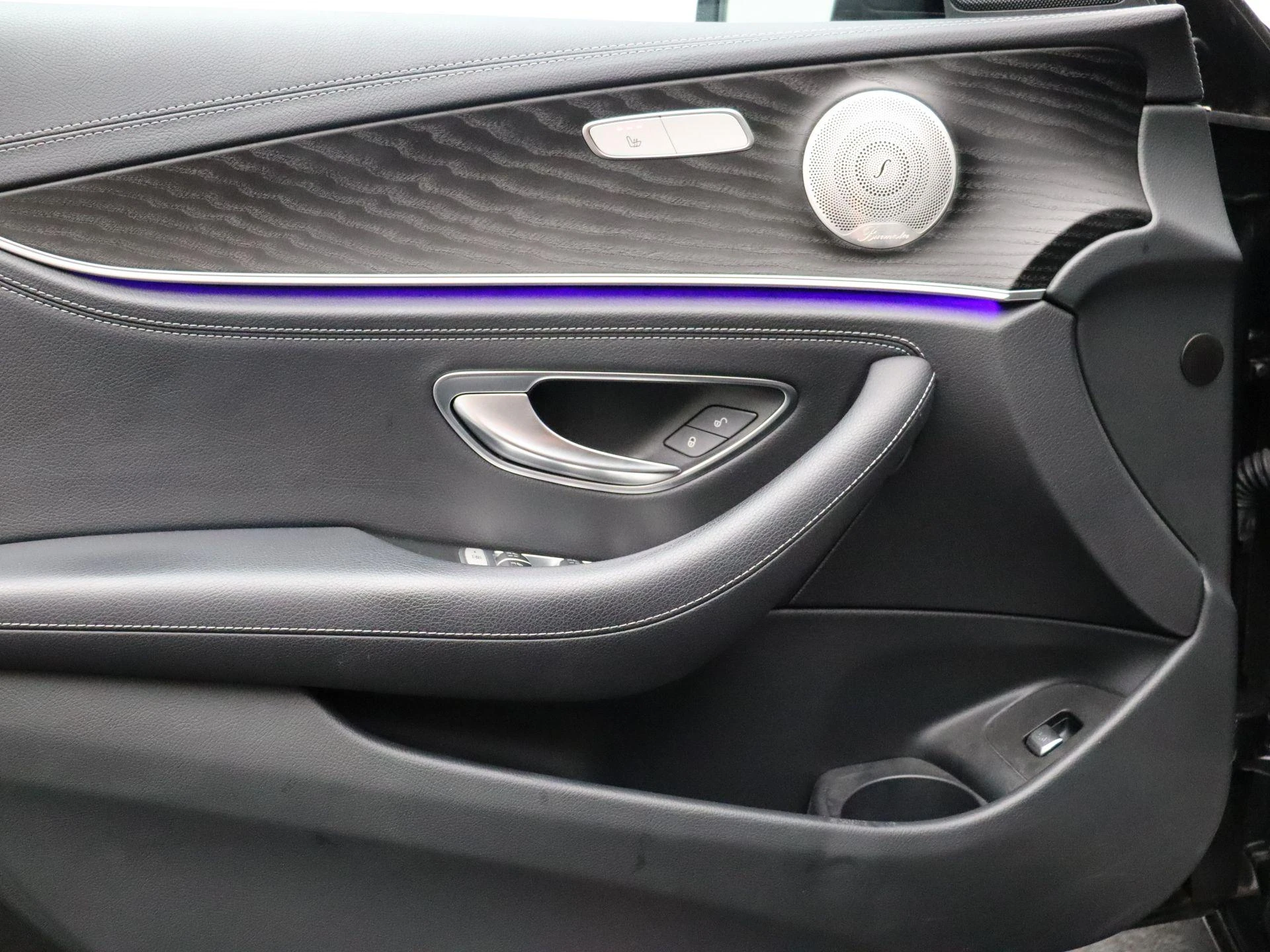 Mercedes-Benz-E-Klasse-image-11