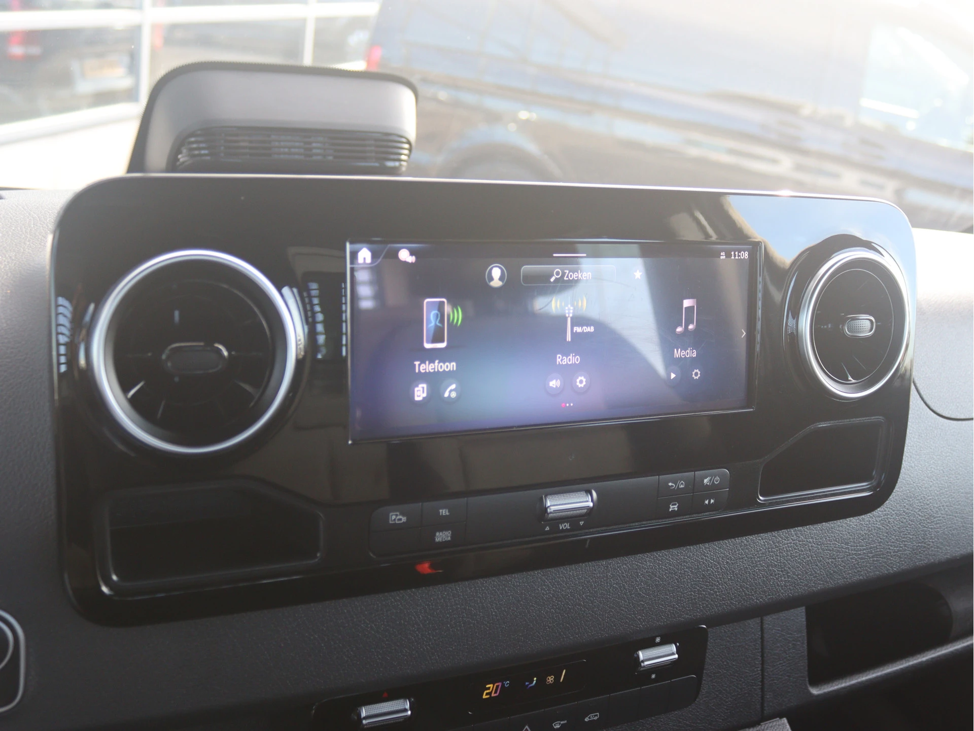 Mercedes-Benz-Sprinter-image-9