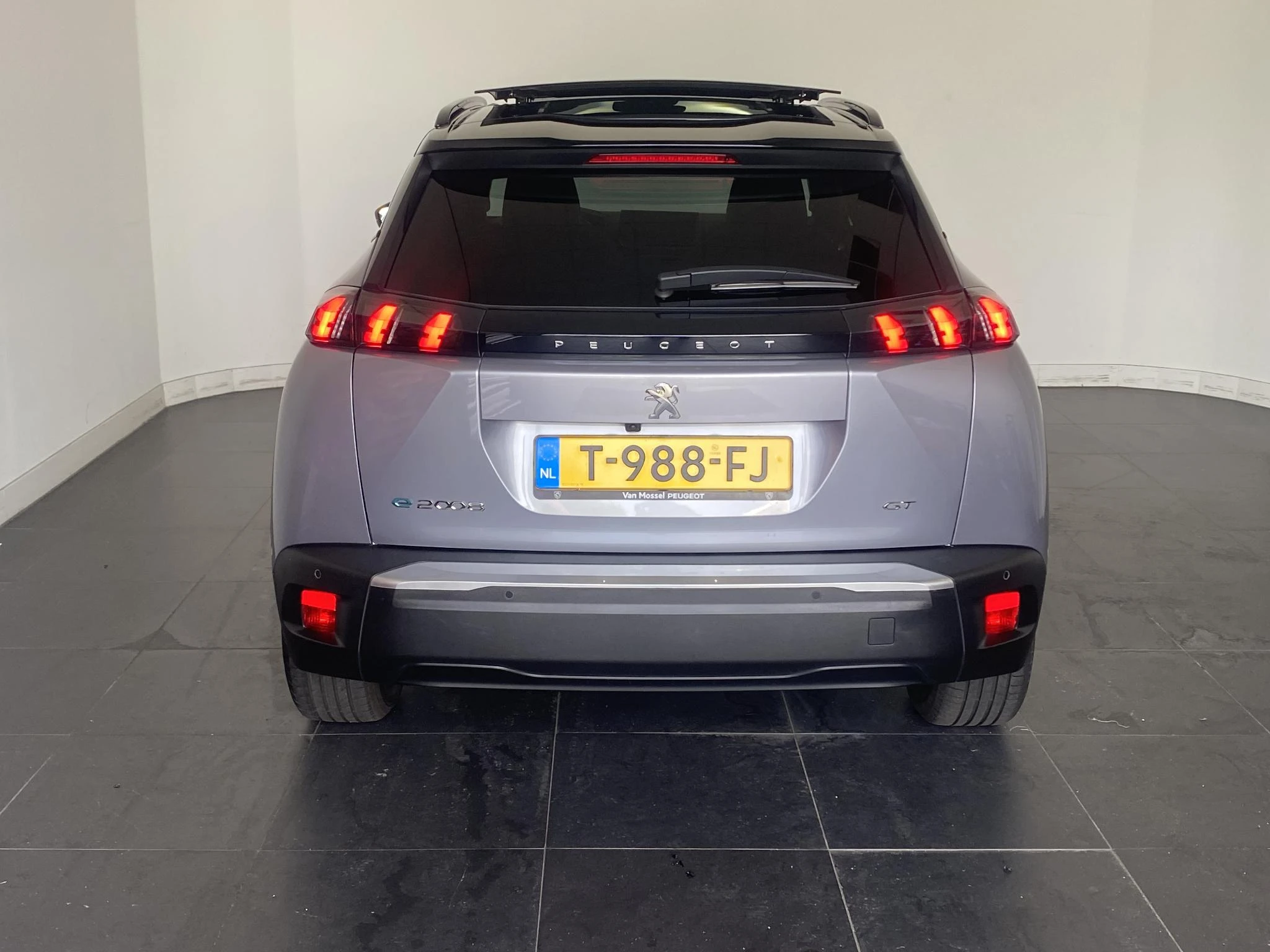 Peugeot-e-2008-image-4