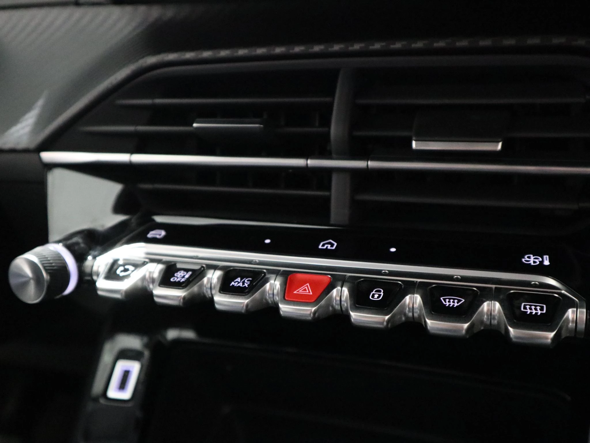 Peugeot-208-image-18