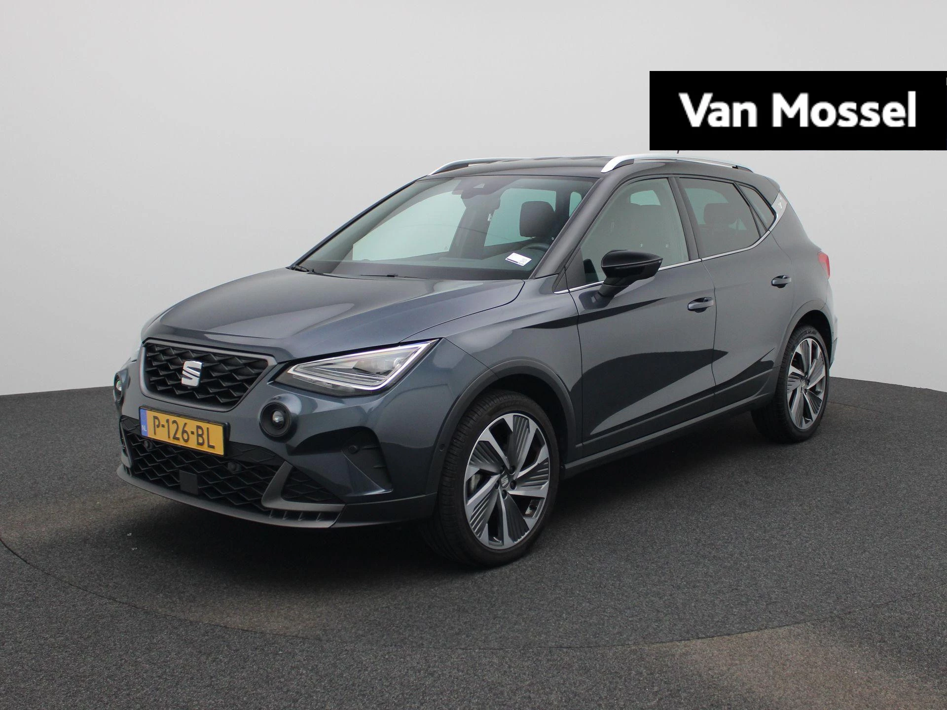 SEAT-Arona-image-0